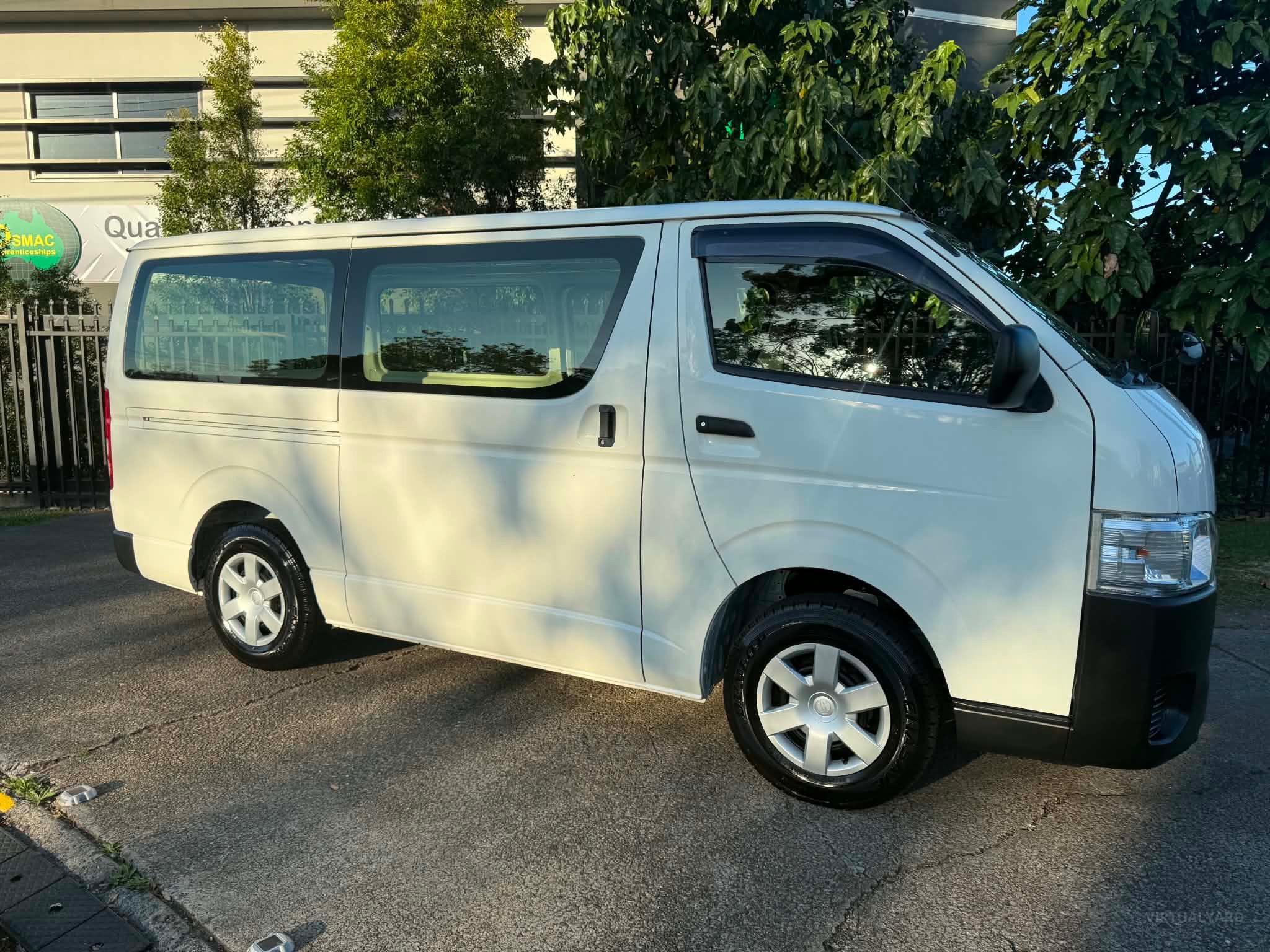 TOYOTA HIACE