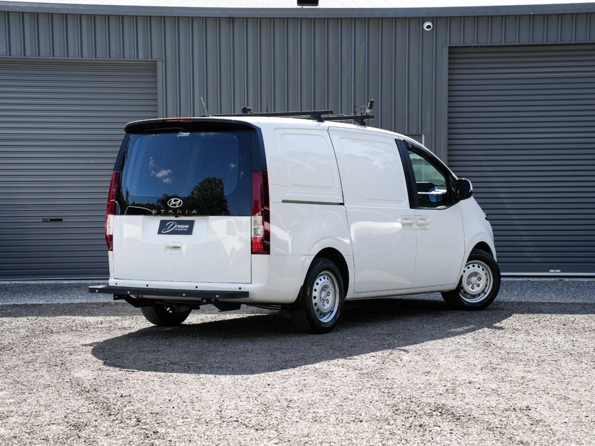 HYUNDAI STARIA