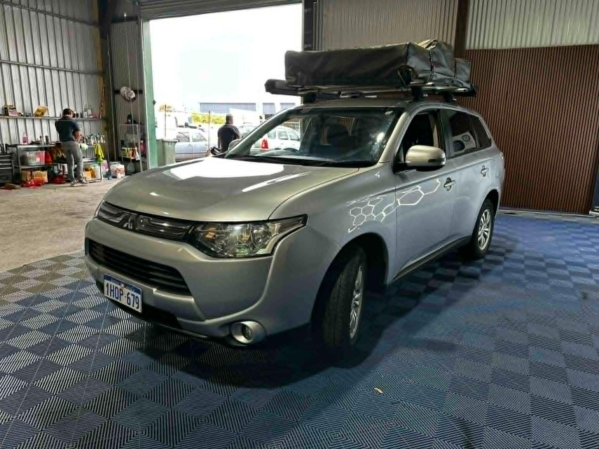 MITSUBISHI OUTLANDER