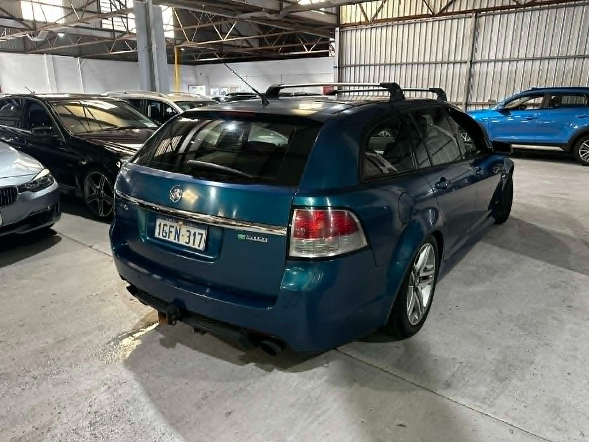 HOLDEN COMMODORE