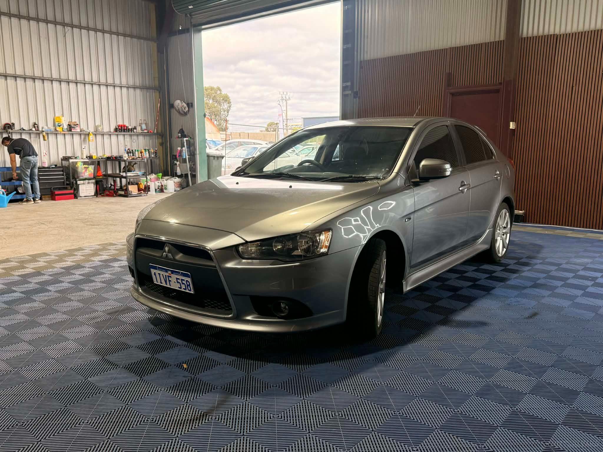 MITSUBISHI LANCER