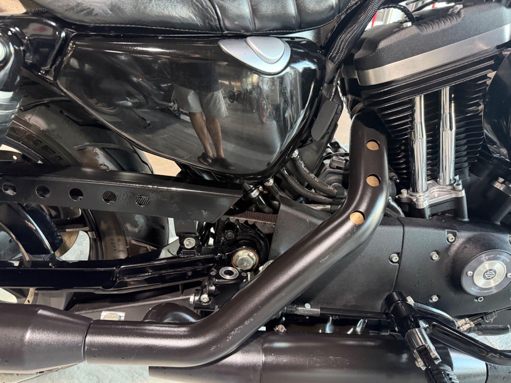 HARLEY DAVIDSON 883 IRON