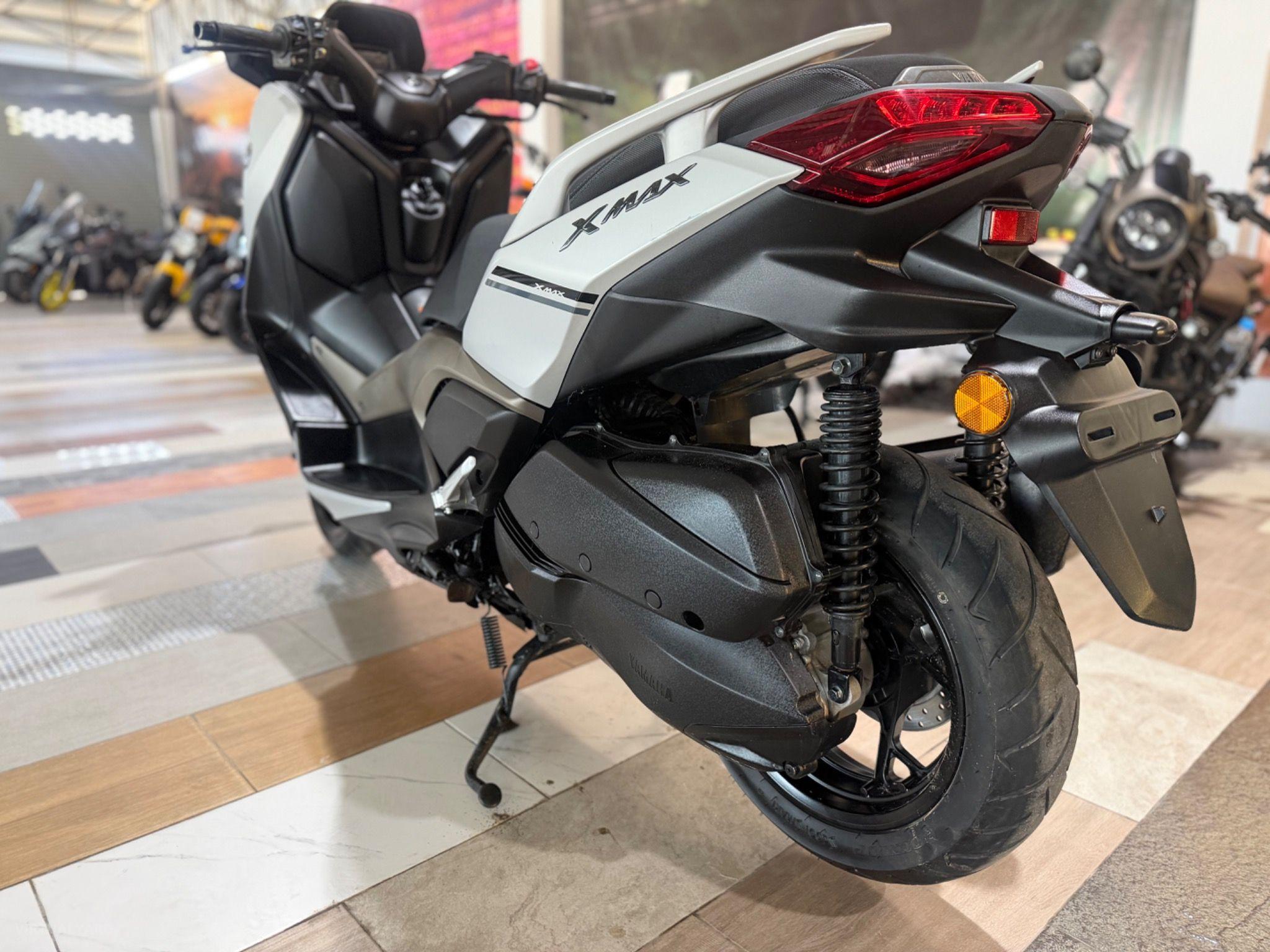 YAMAHA X-MAX 300