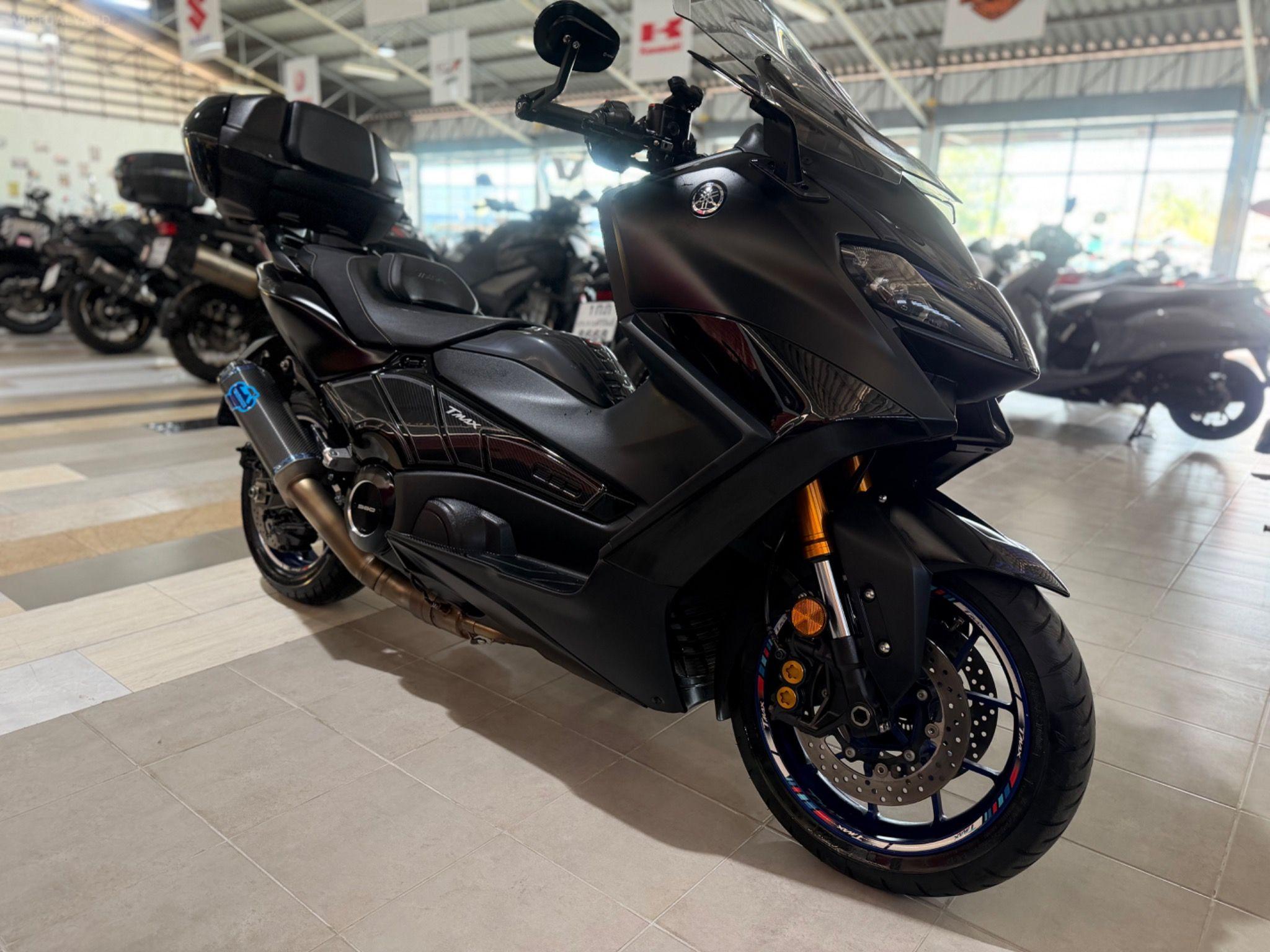 YAMAHA T-MAX TECH MAX 560
