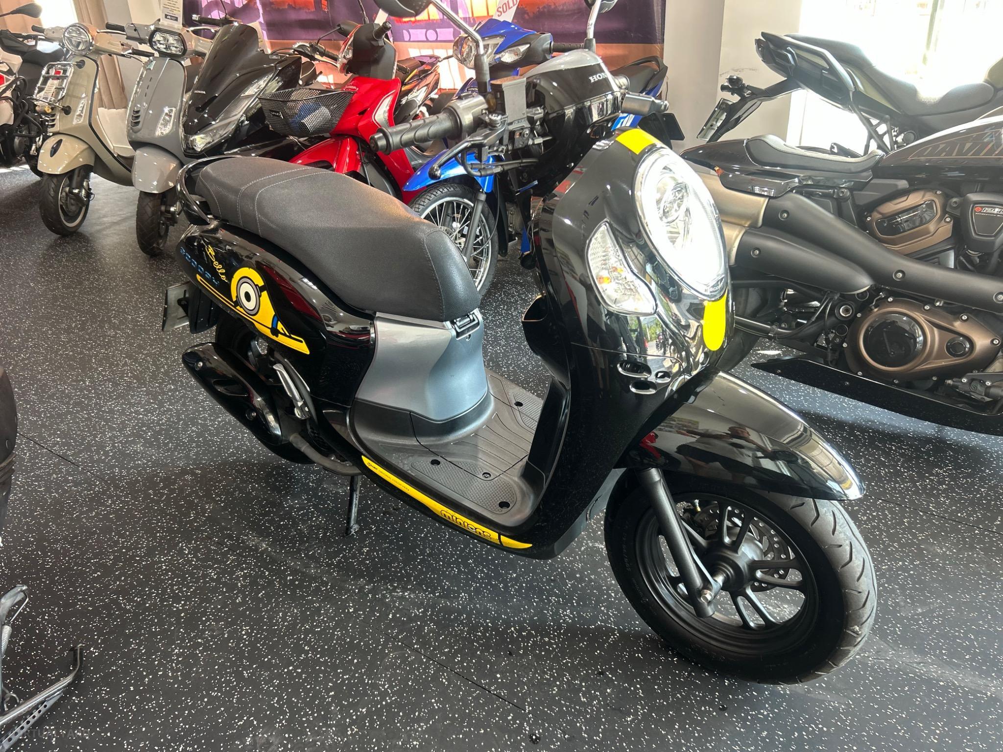 HONDA SCOOPY MINIONS LIMITED EDITION