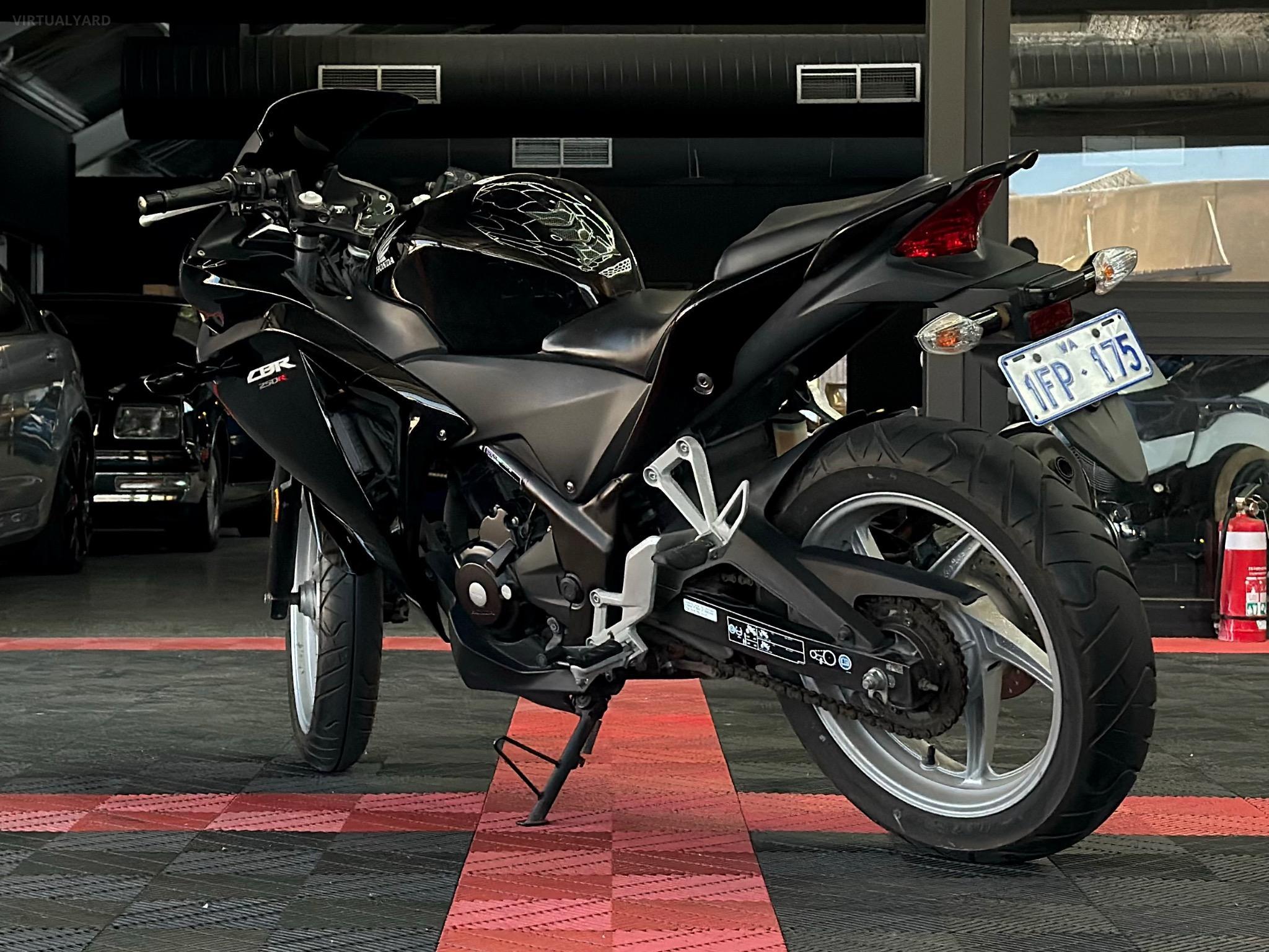 HONDA CBR250R