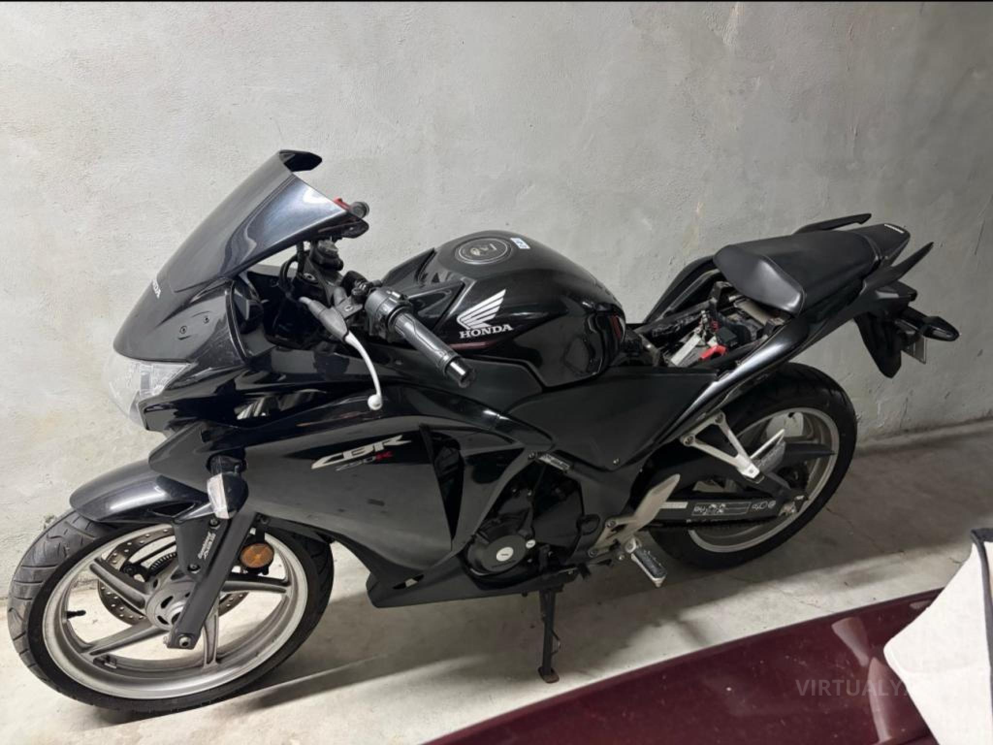 HONDA CBR250R