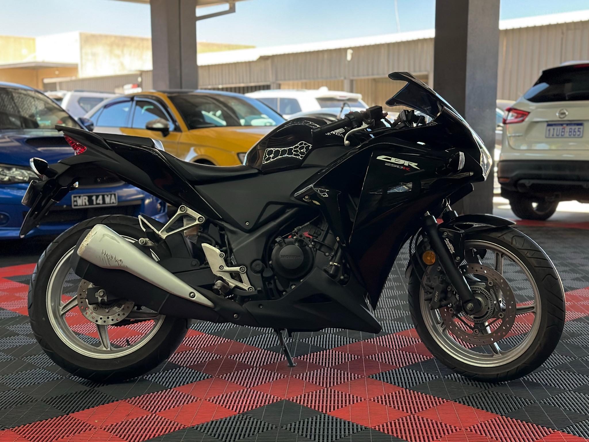 HONDA CBR250R