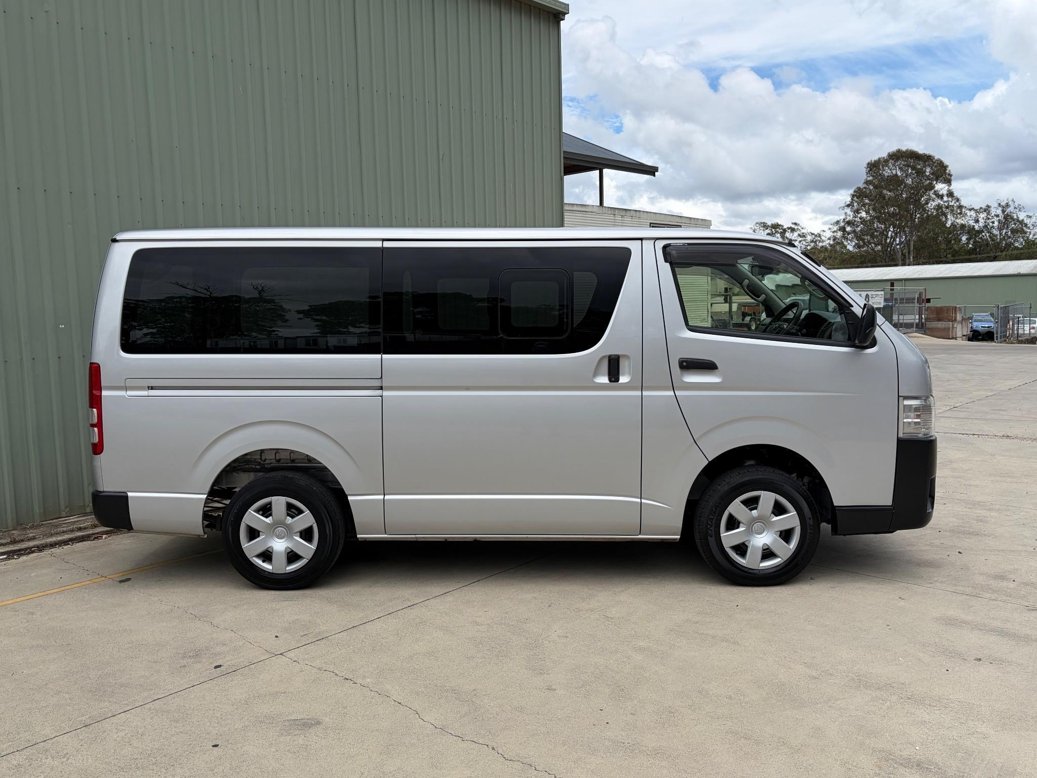 TOYOTA HIACE