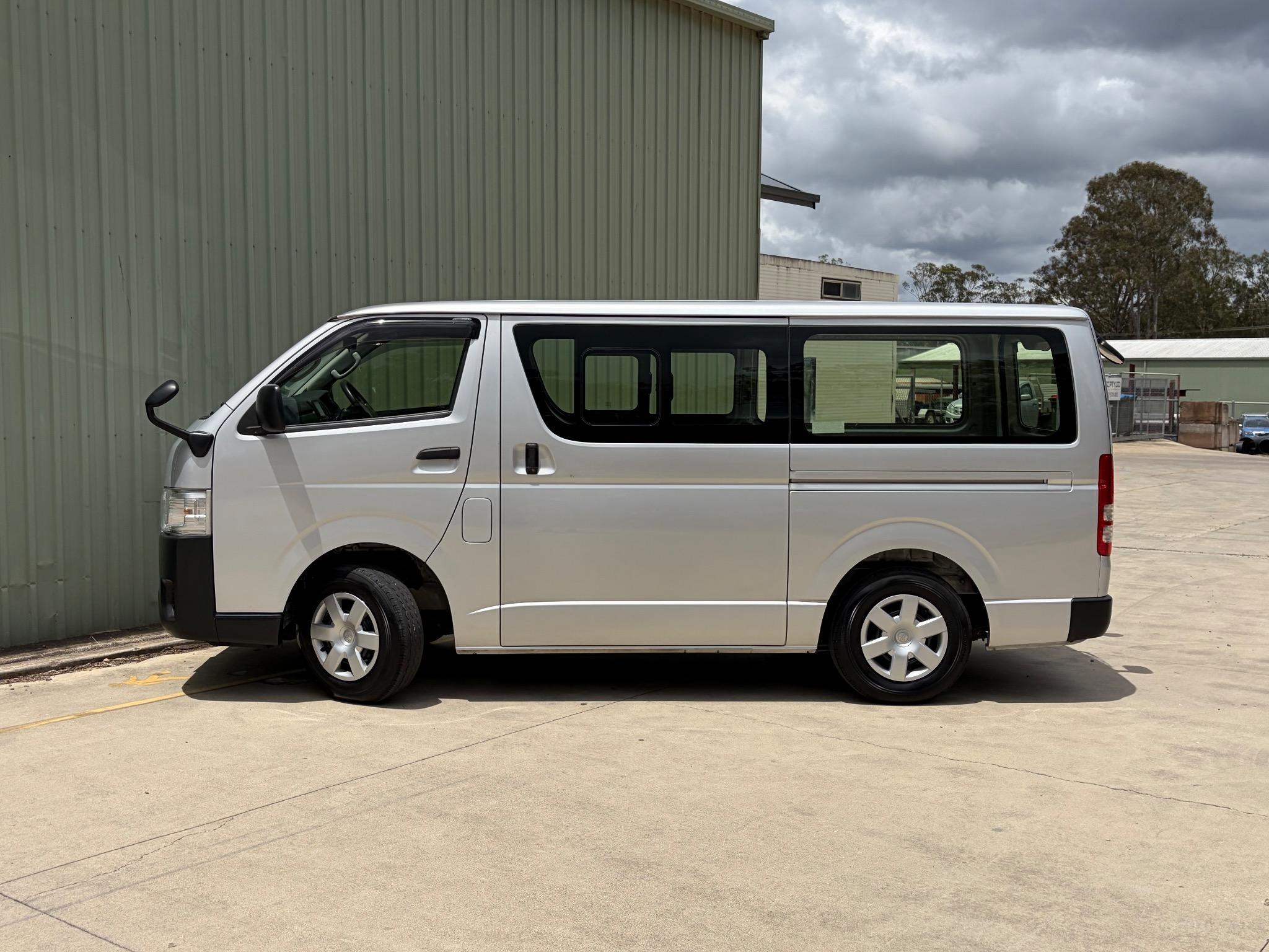 TOYOTA HIACE