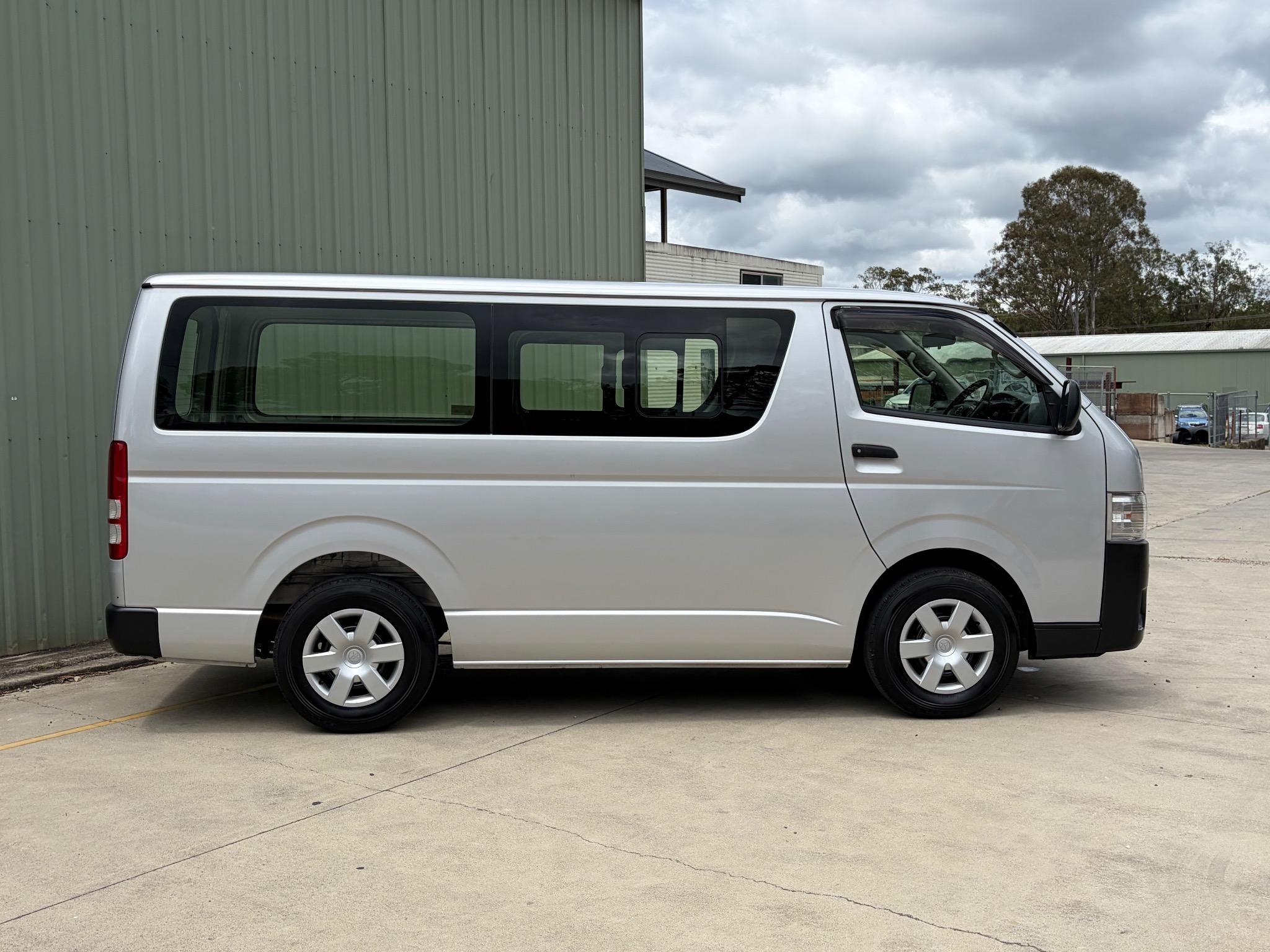 TOYOTA HIACE