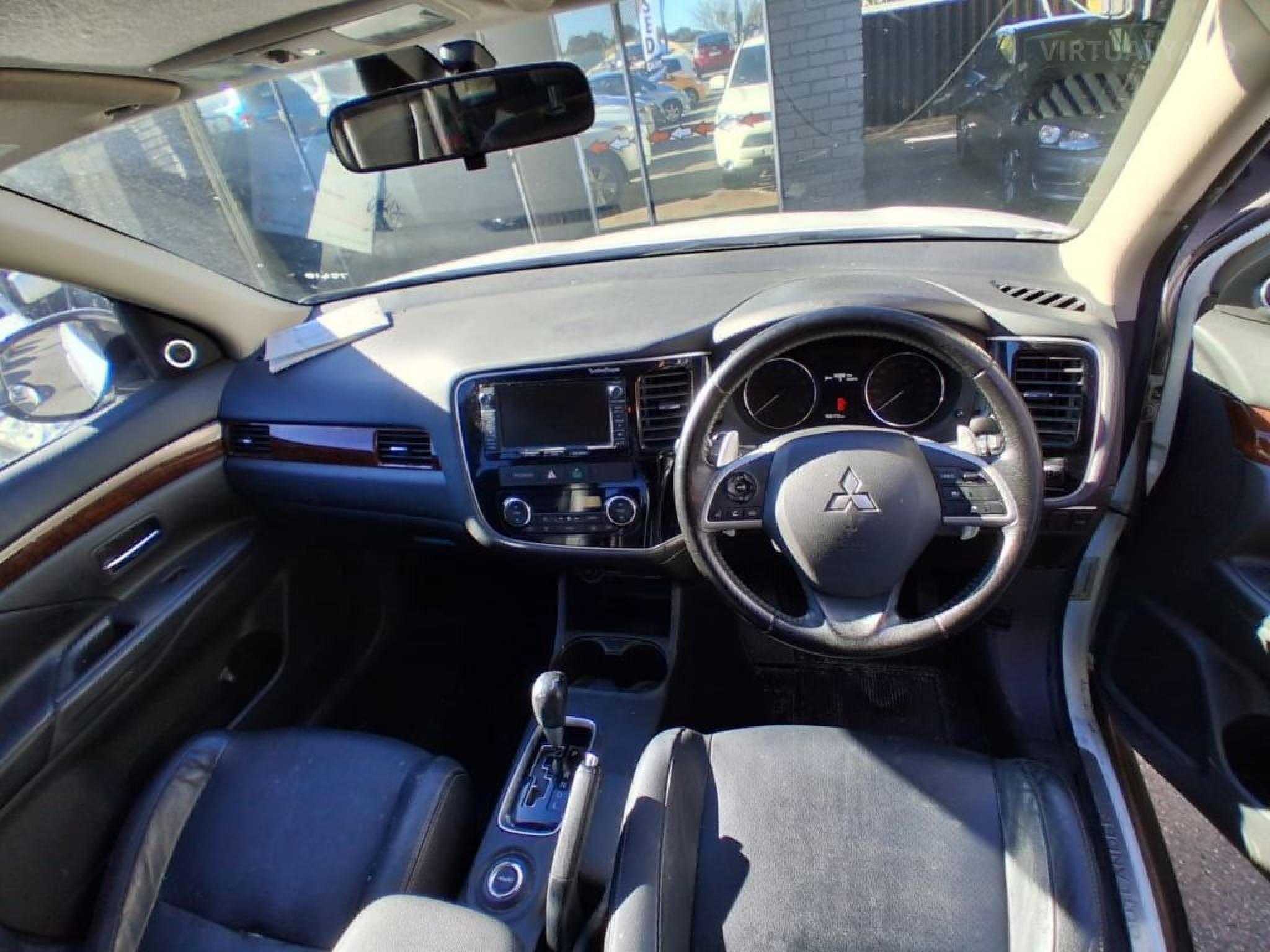 MITSUBISHI OUTLANDER