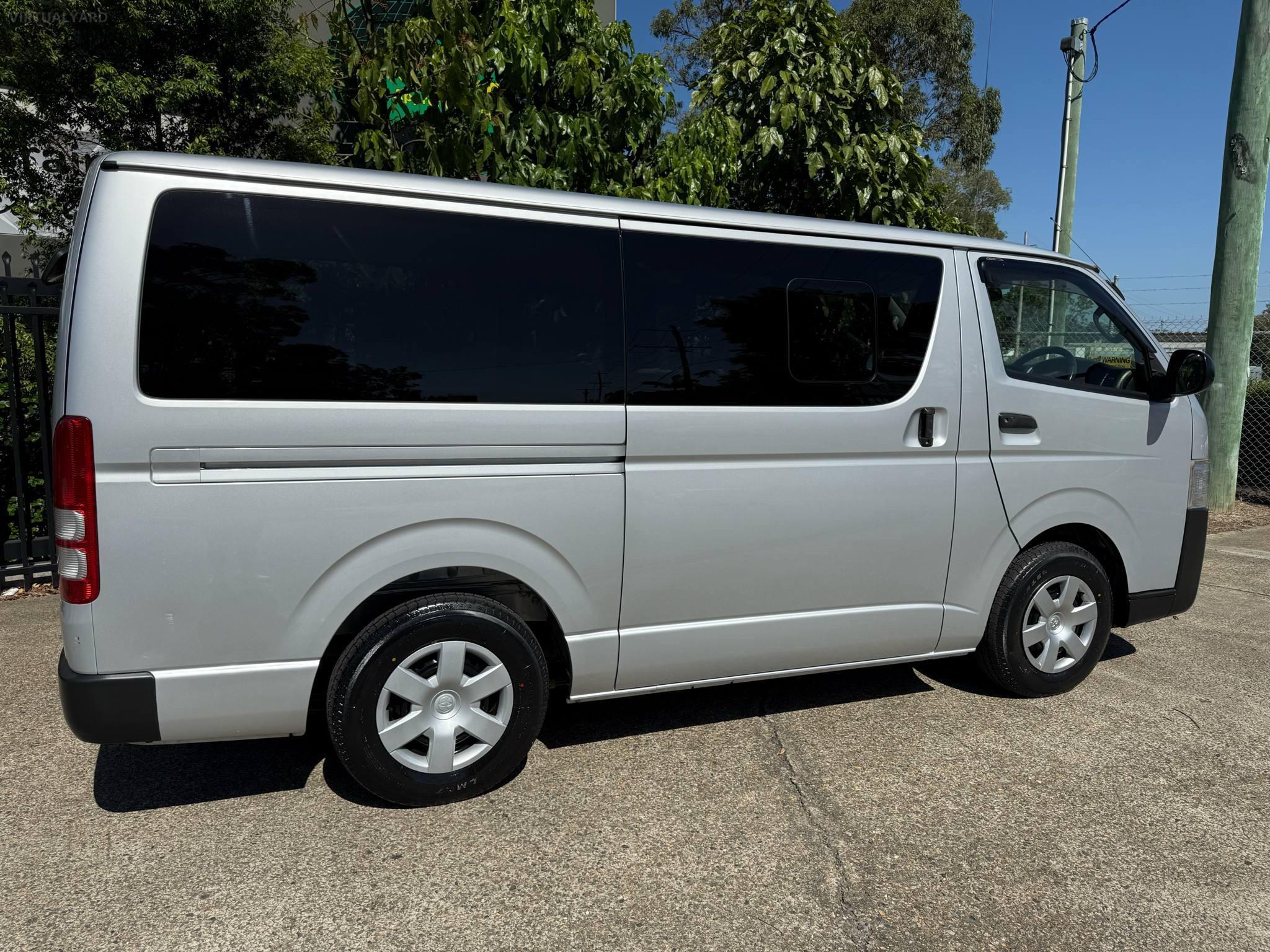 TOYOTA HIACE
