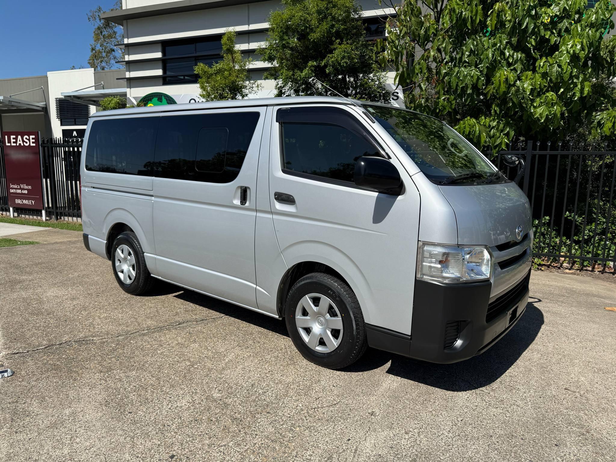 TOYOTA HIACE