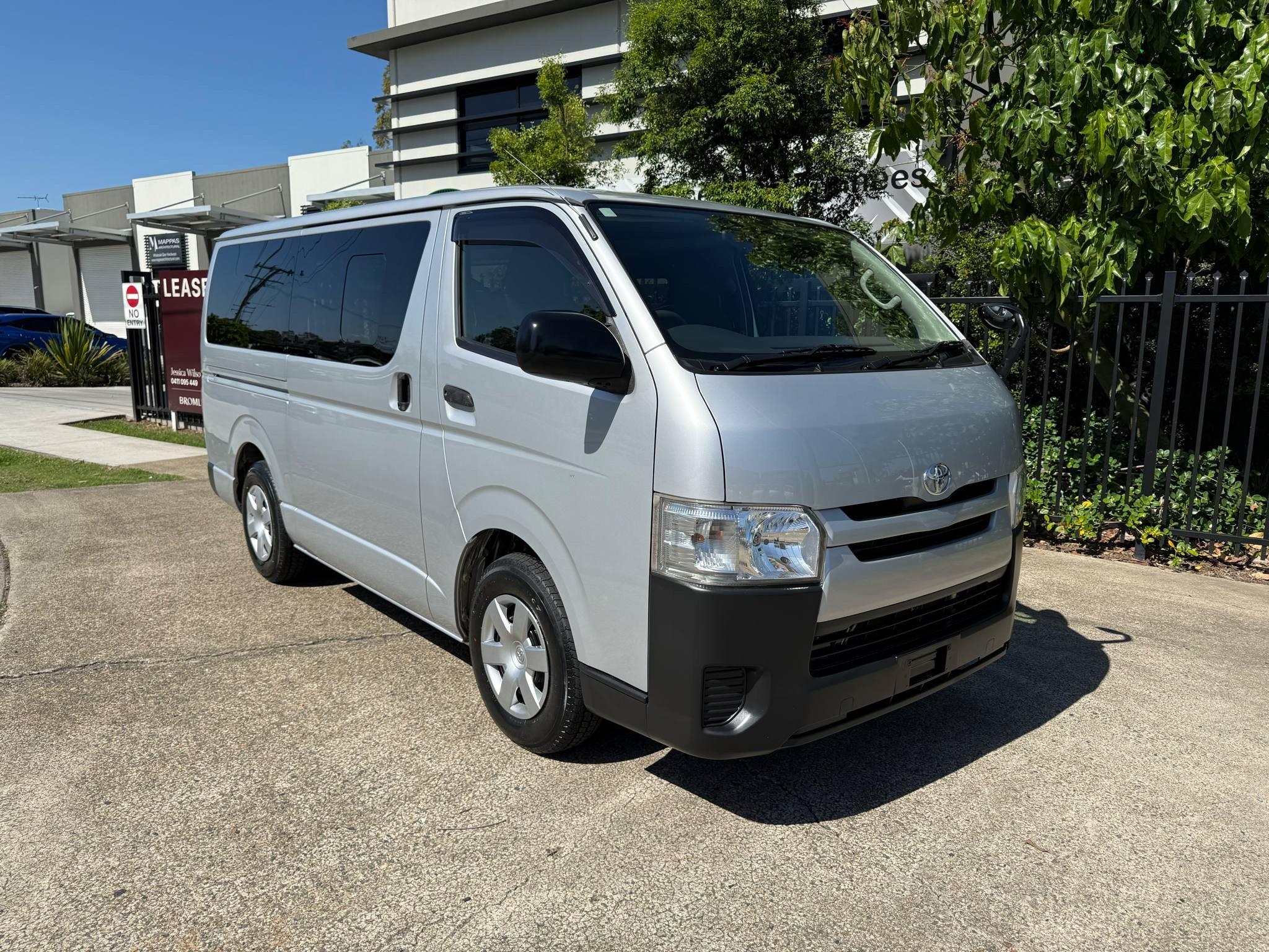 TOYOTA HIACE