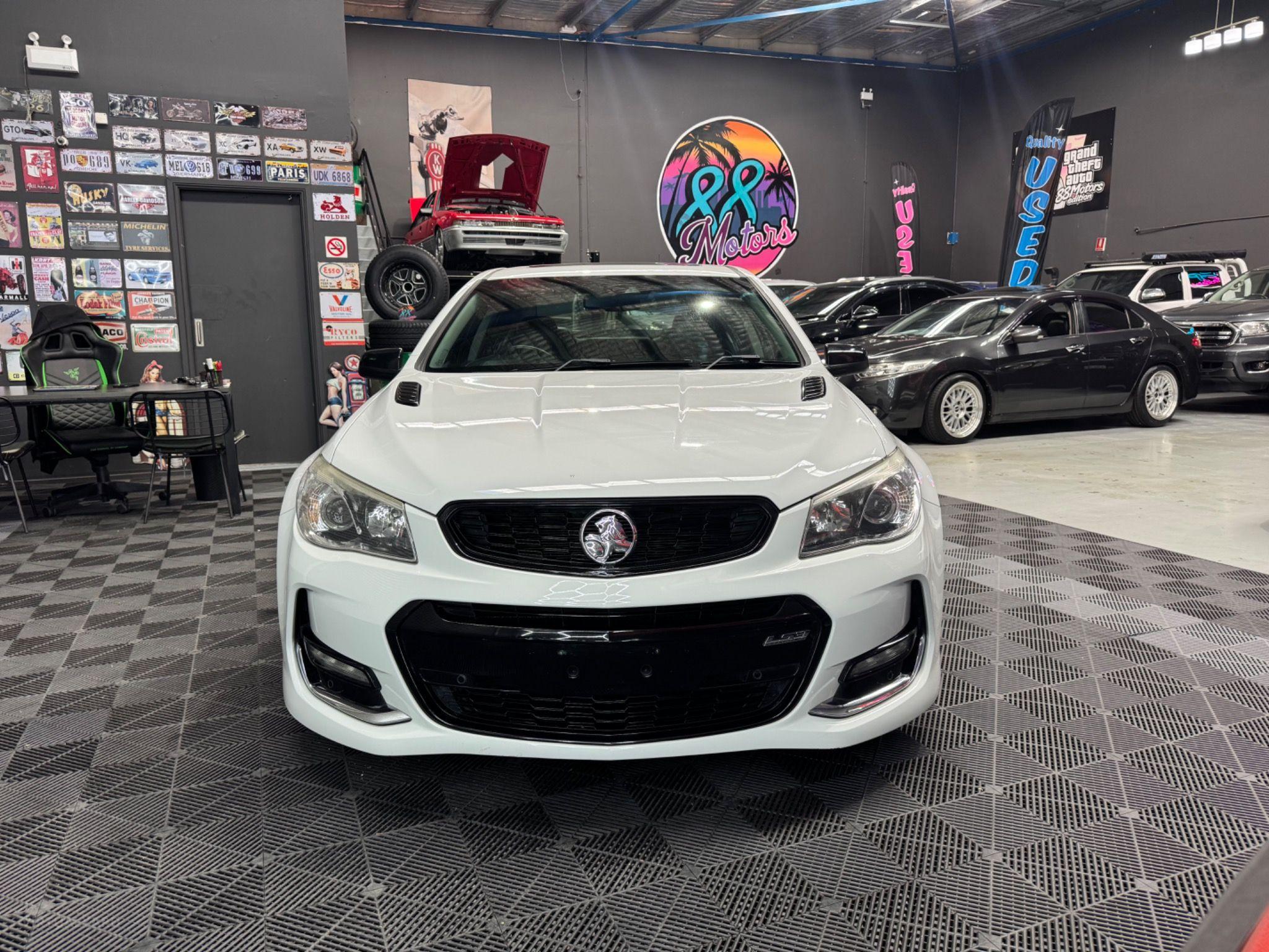 HOLDEN COMMODORE