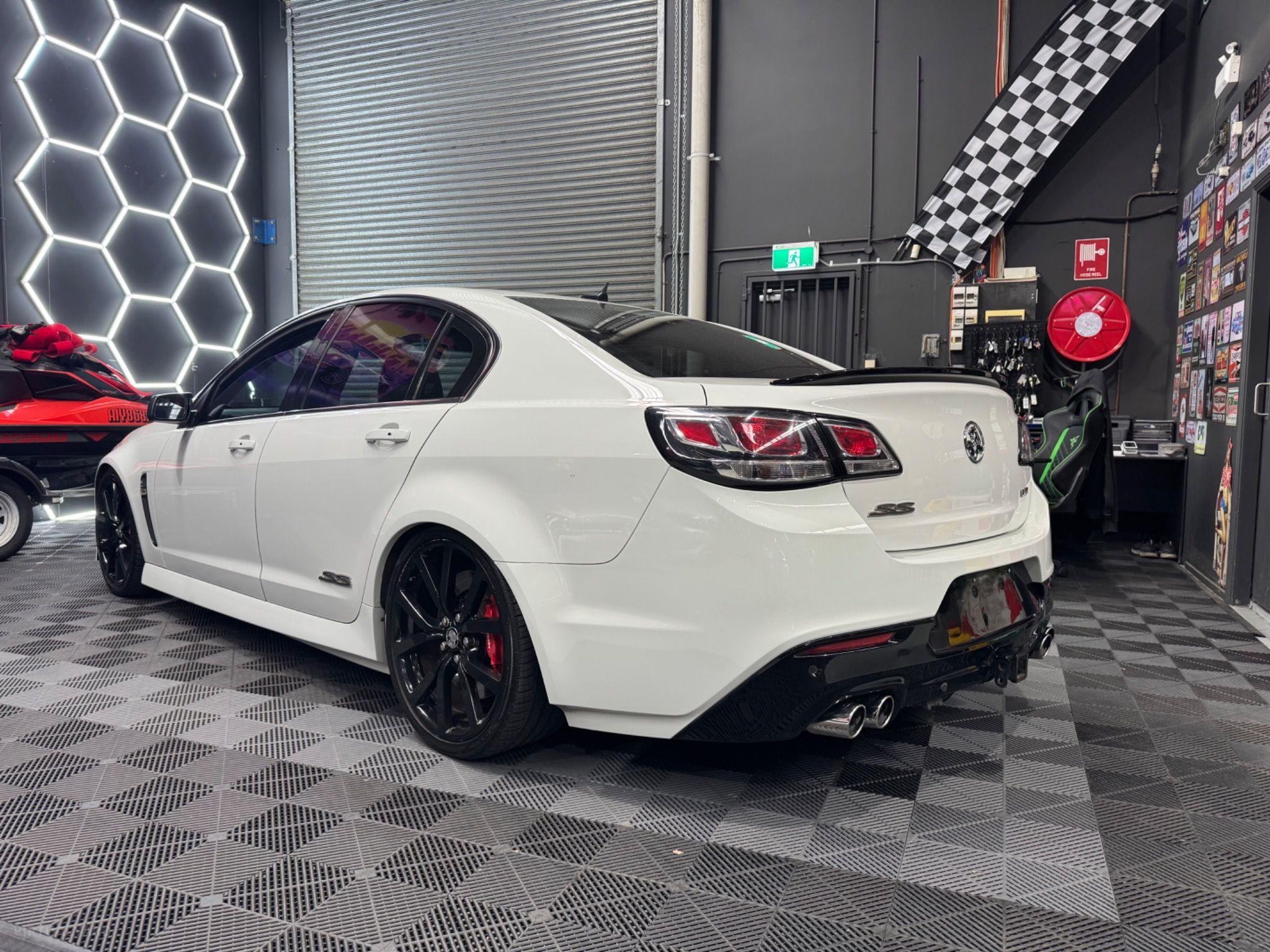 HOLDEN COMMODORE