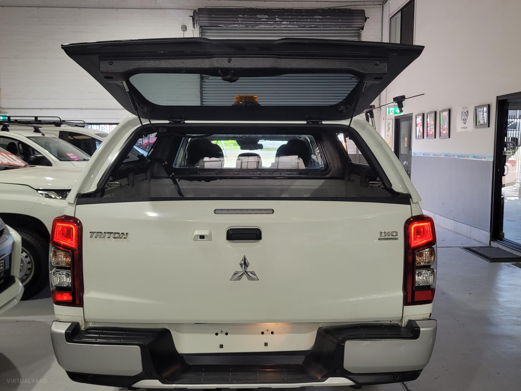 MITSUBISHI TRITON
