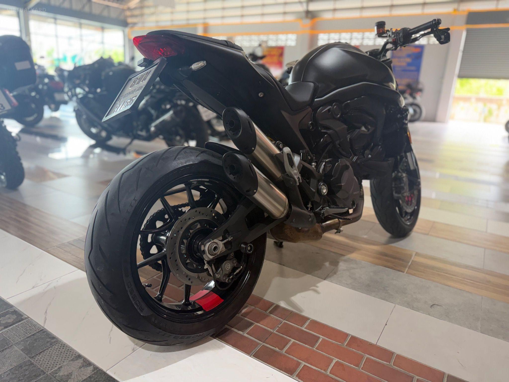 DUCATI MONSTER 937