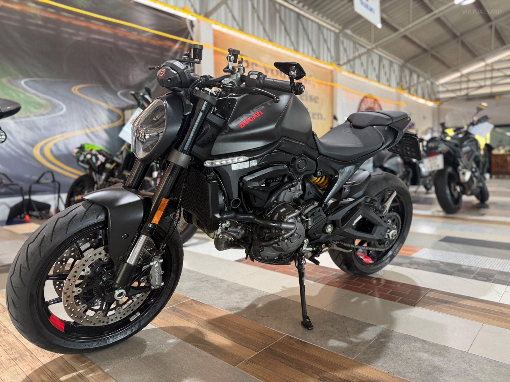 DUCATI MONSTER 937
