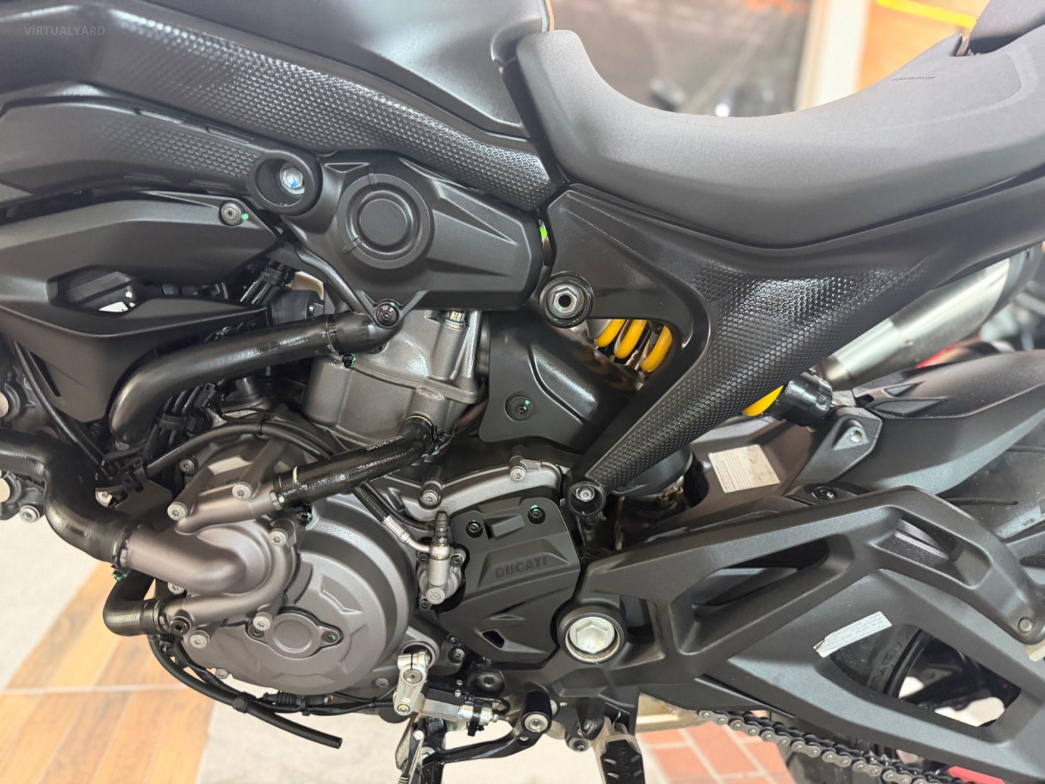 DUCATI MONSTER 937