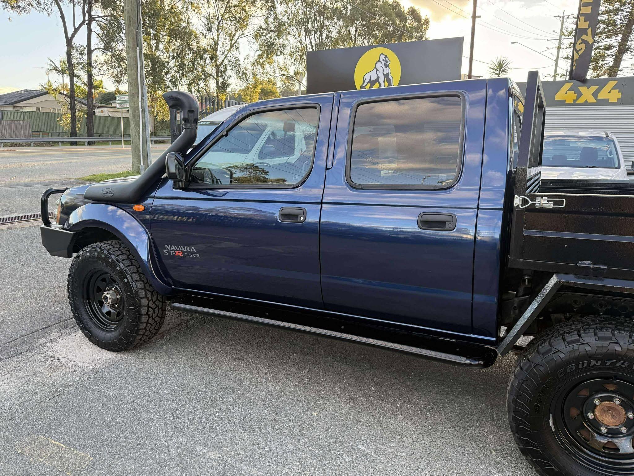 NISSAN NAVARA