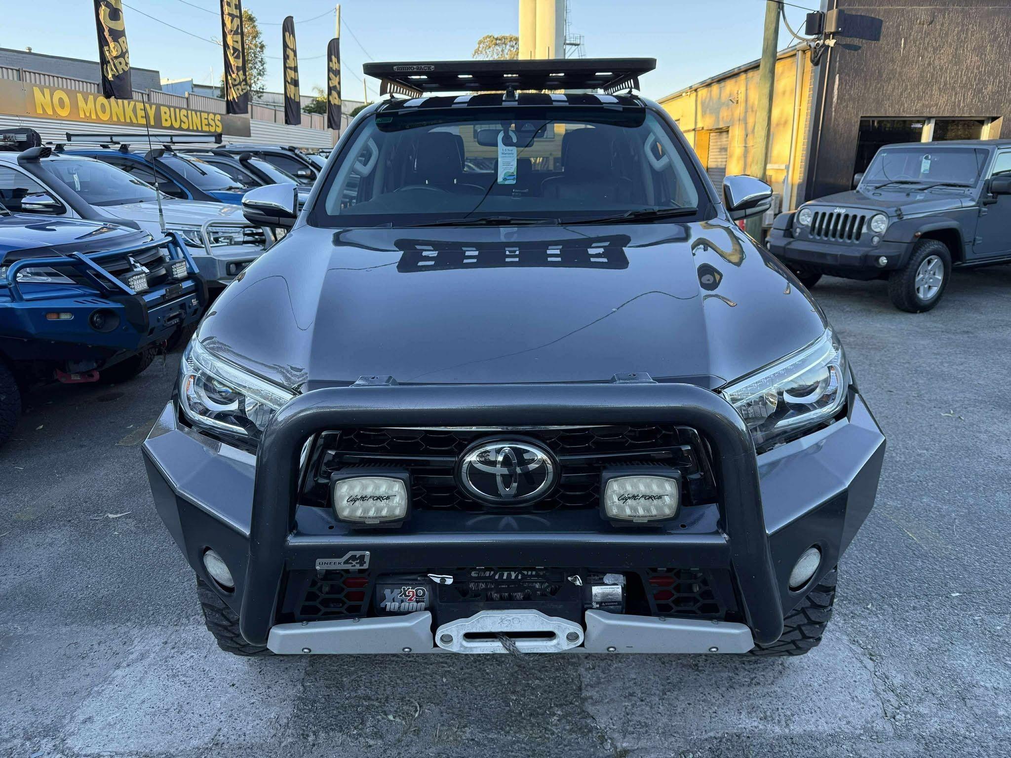TOYOTA HILUX