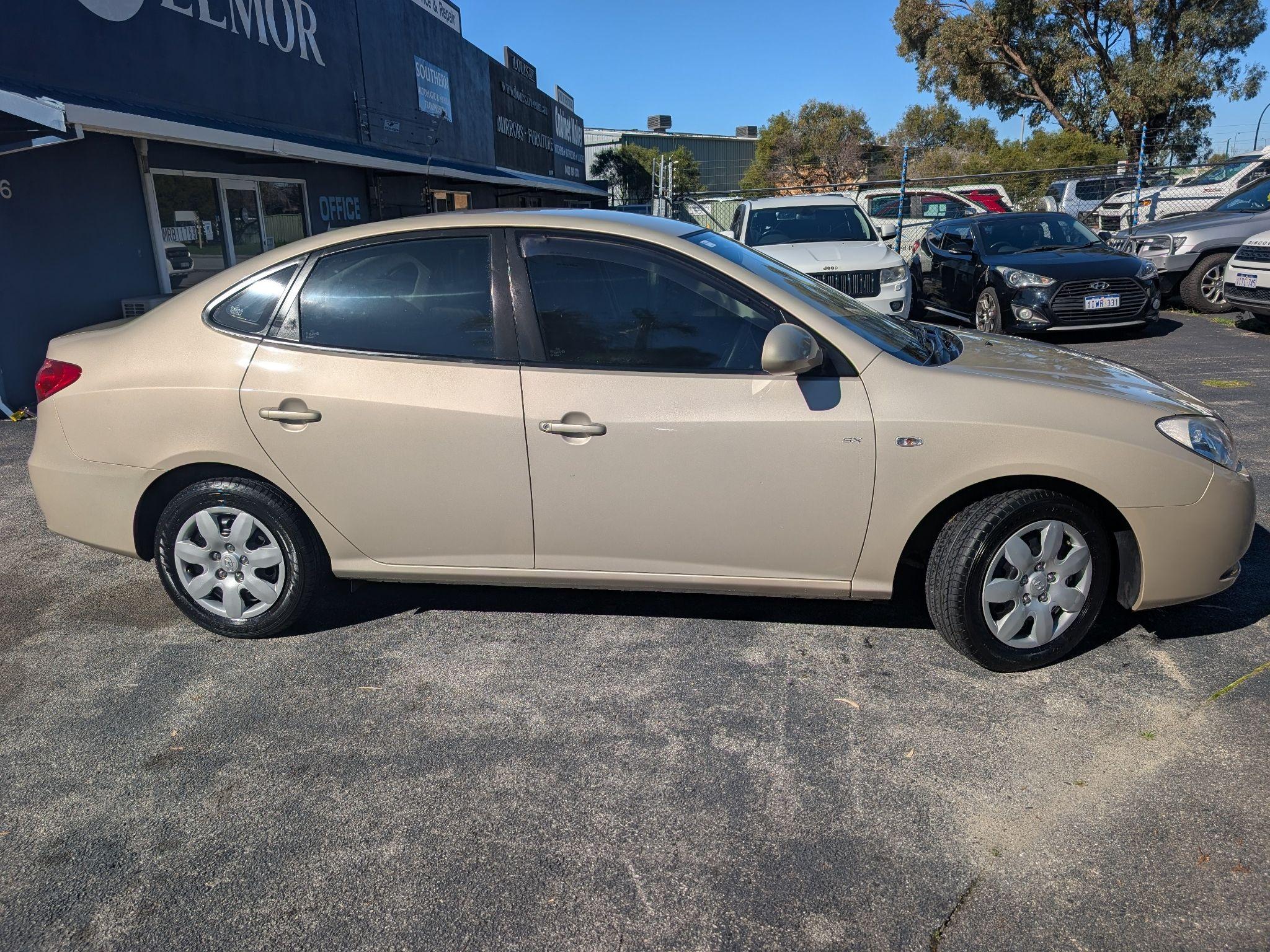 HYUNDAI ELANTRA