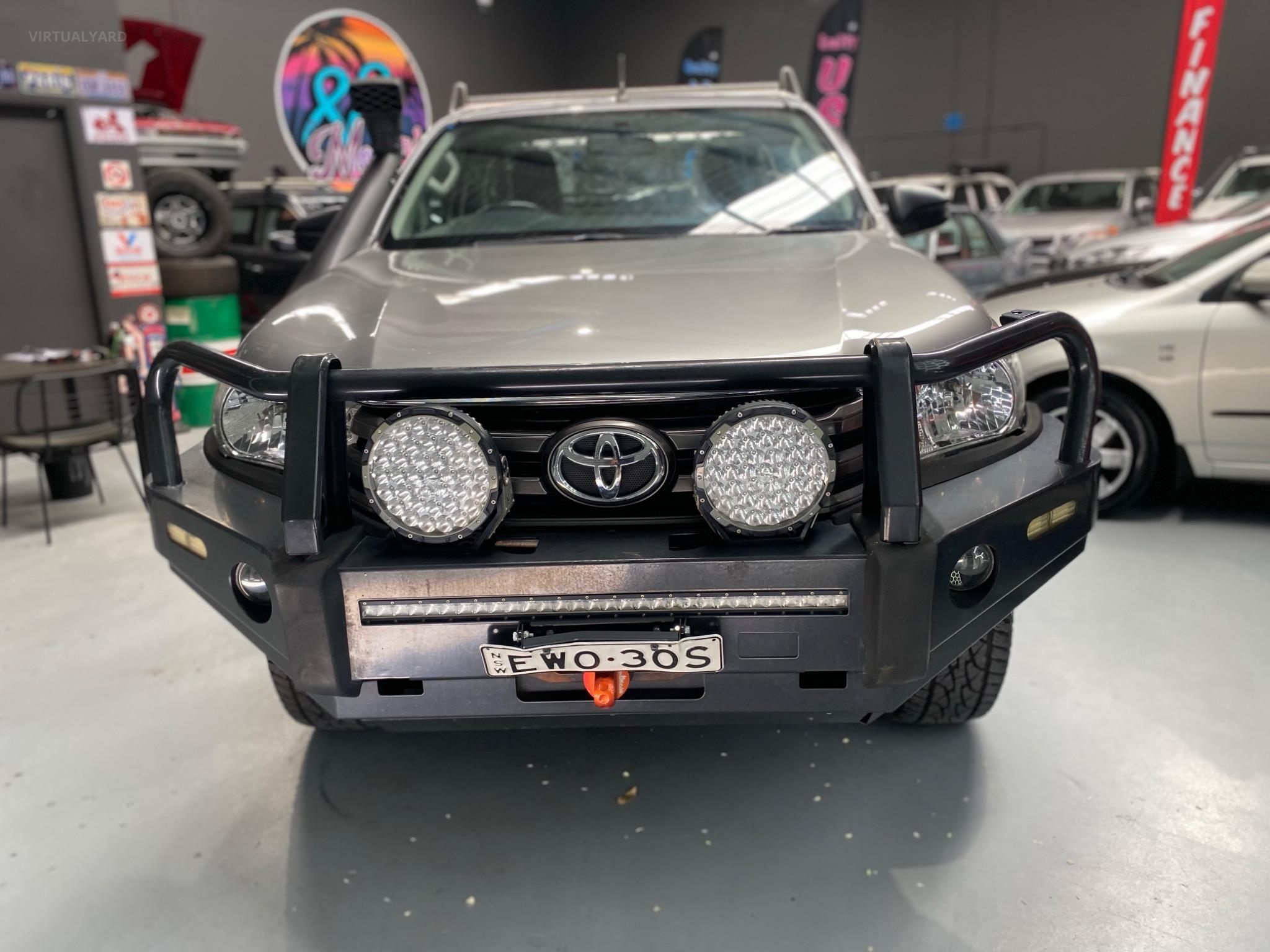 TOYOTA HILUX