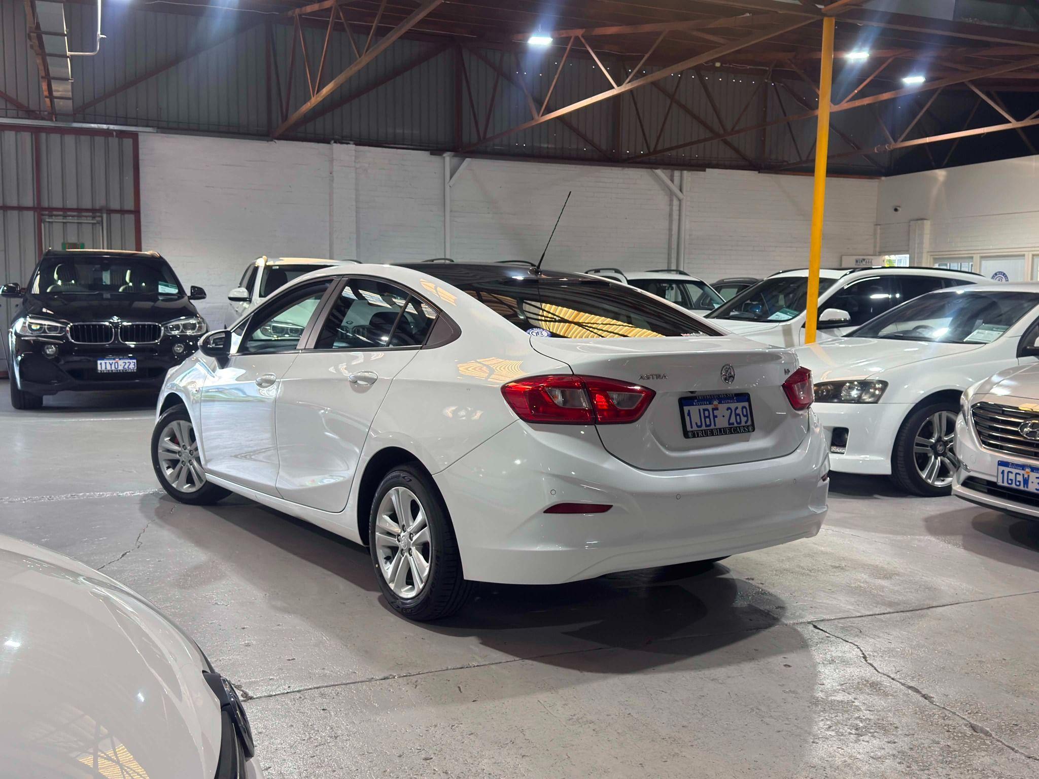 HOLDEN ASTRA