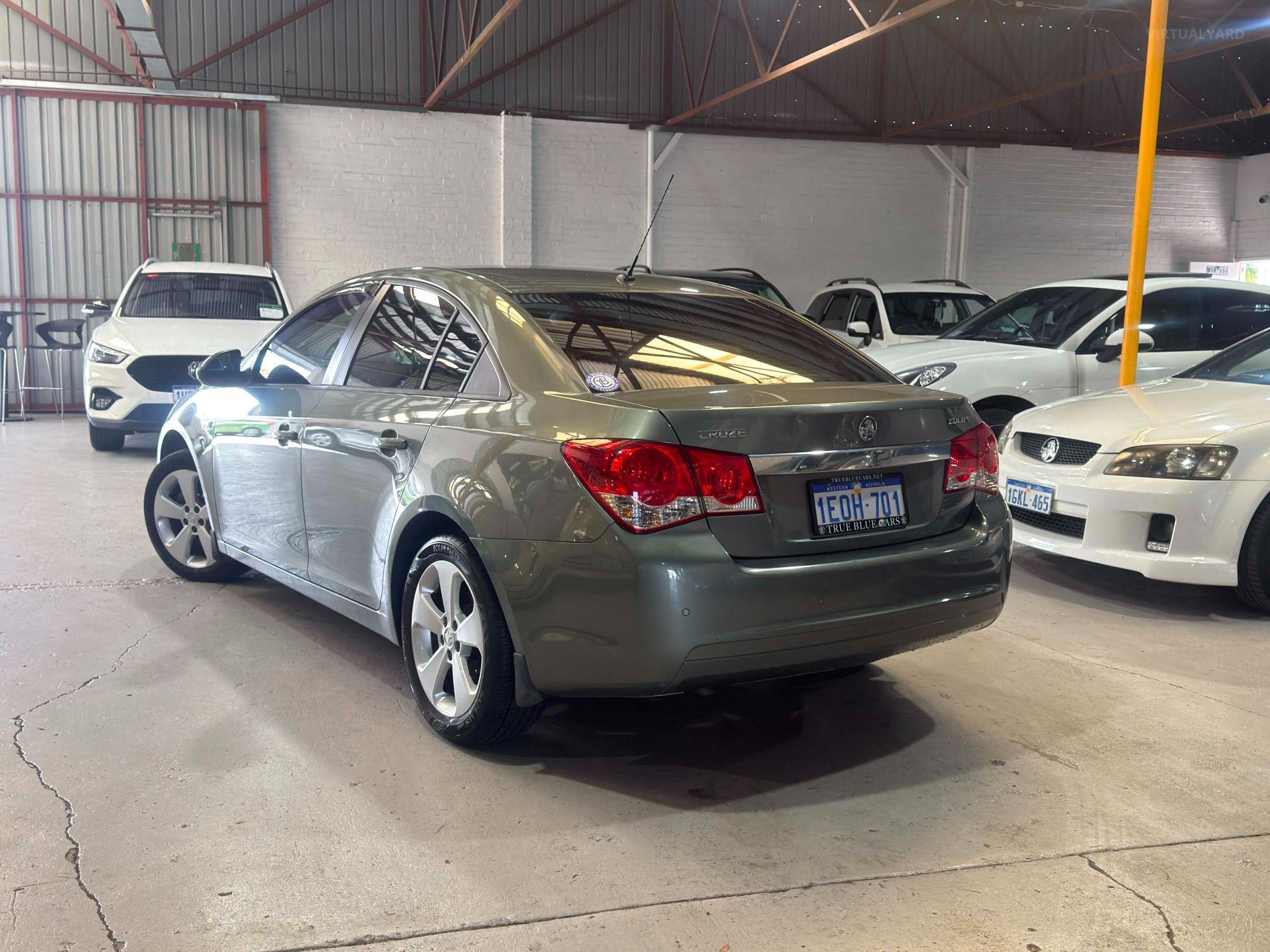 HOLDEN CRUZE