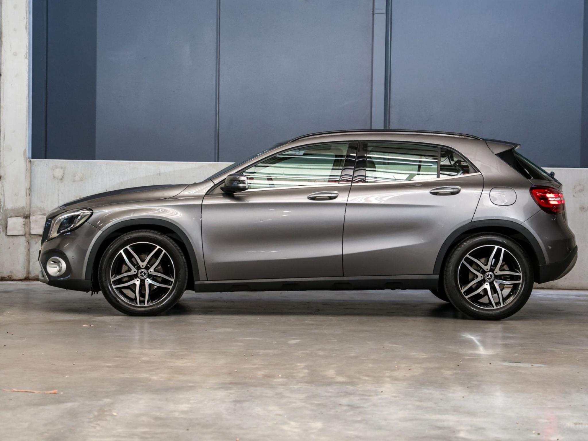 MERCEDES-BENZ GLA
