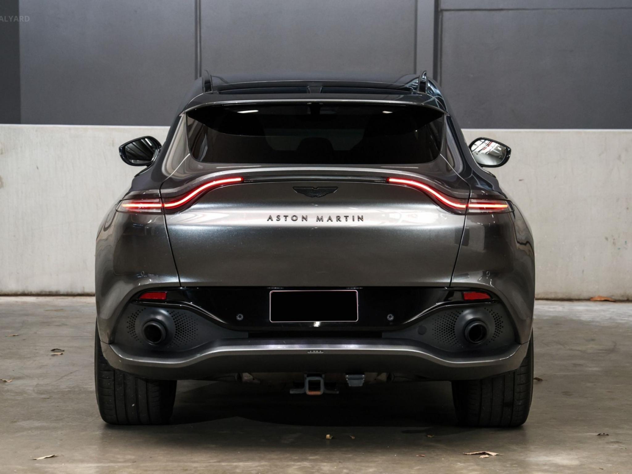 ASTON MARTIN DBX