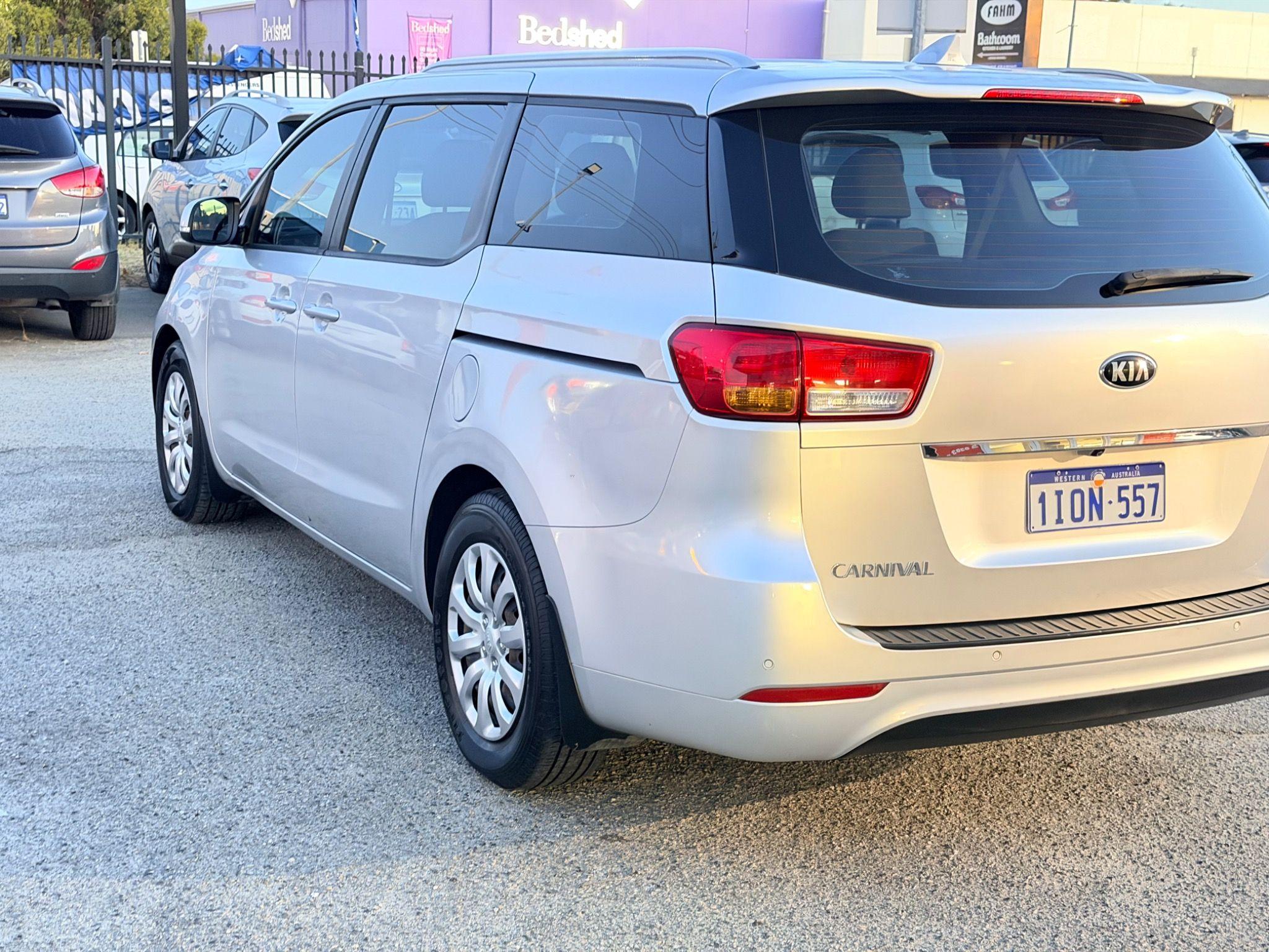 KIA CARNIVAL