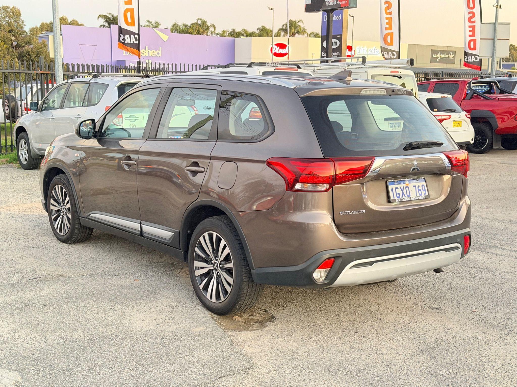 MITSUBISHI OUTLANDER