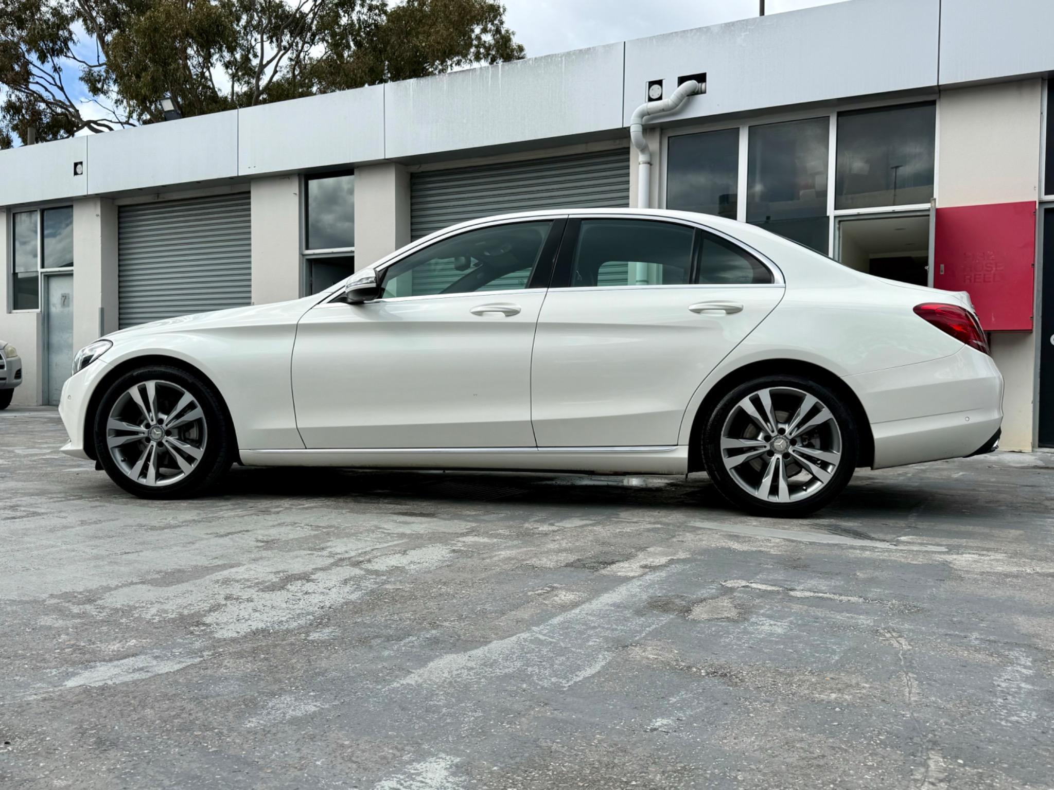 MERCEDES-BENZ C200