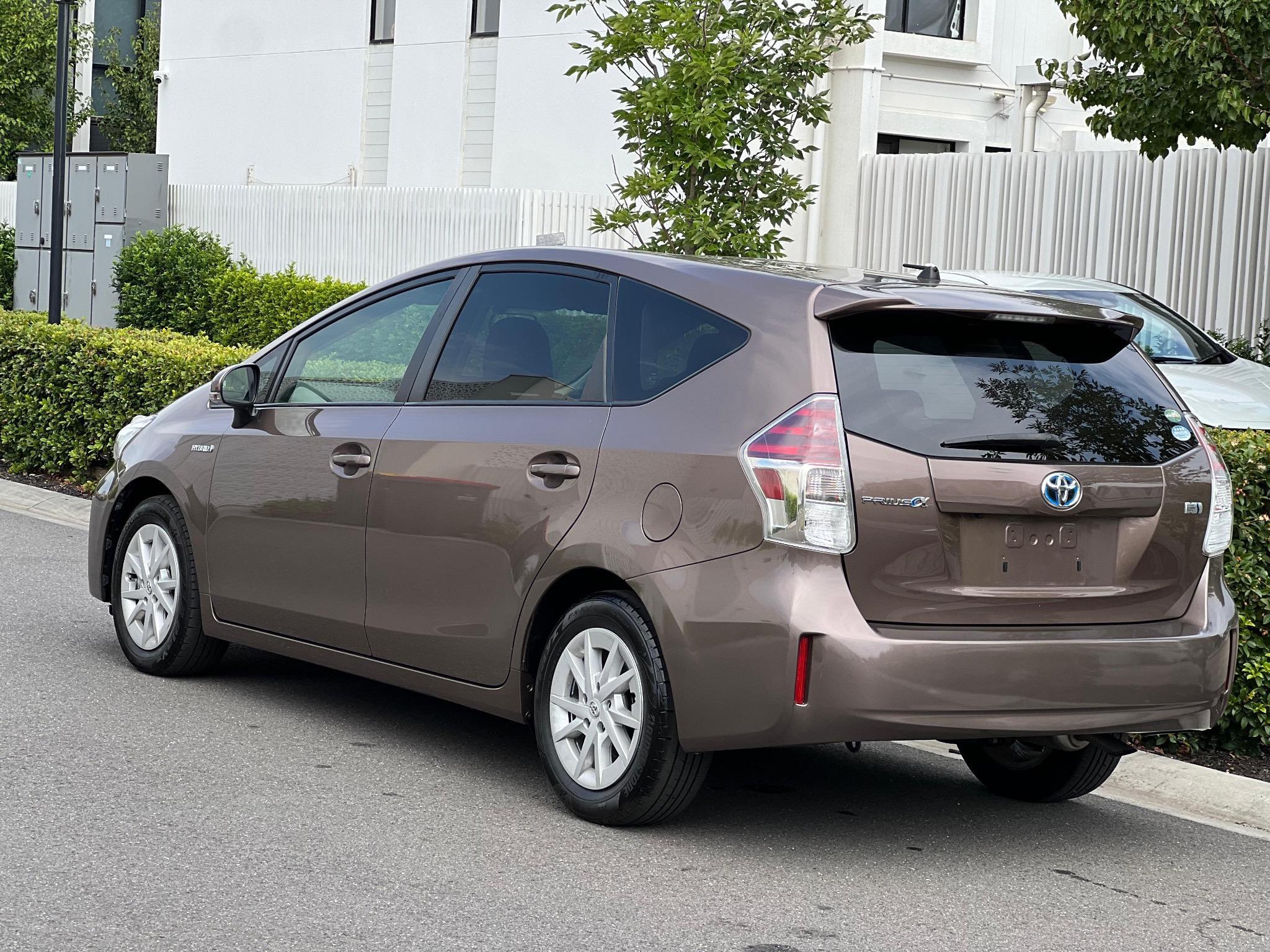 TOYOTA PRIUS ALPHA HYBRID