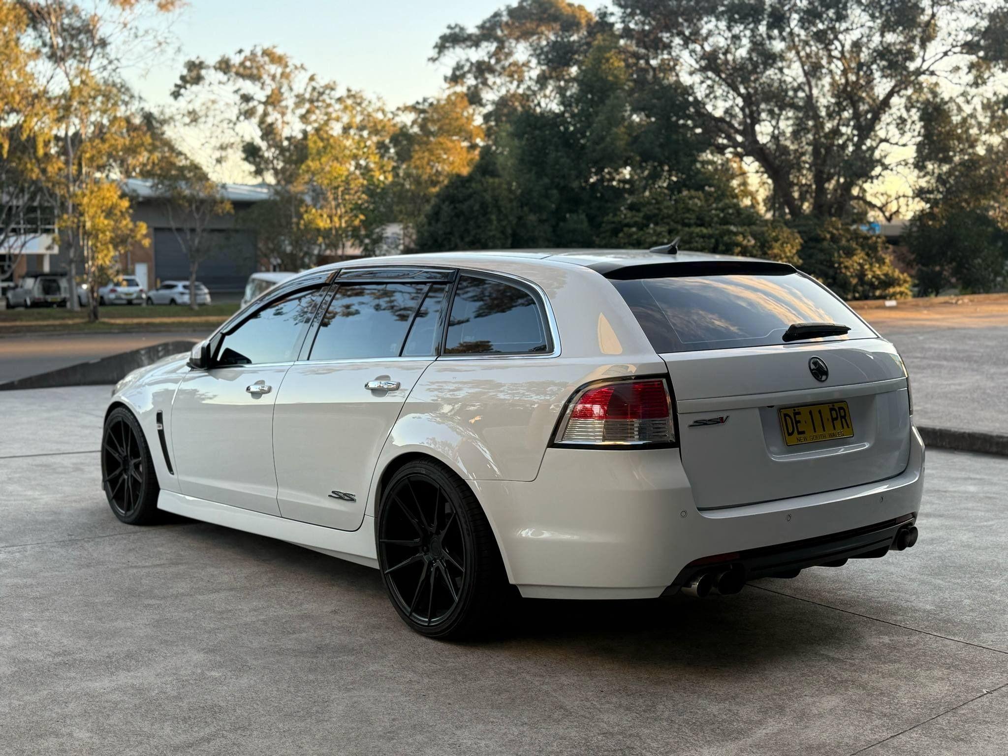 HOLDEN COMMODORE