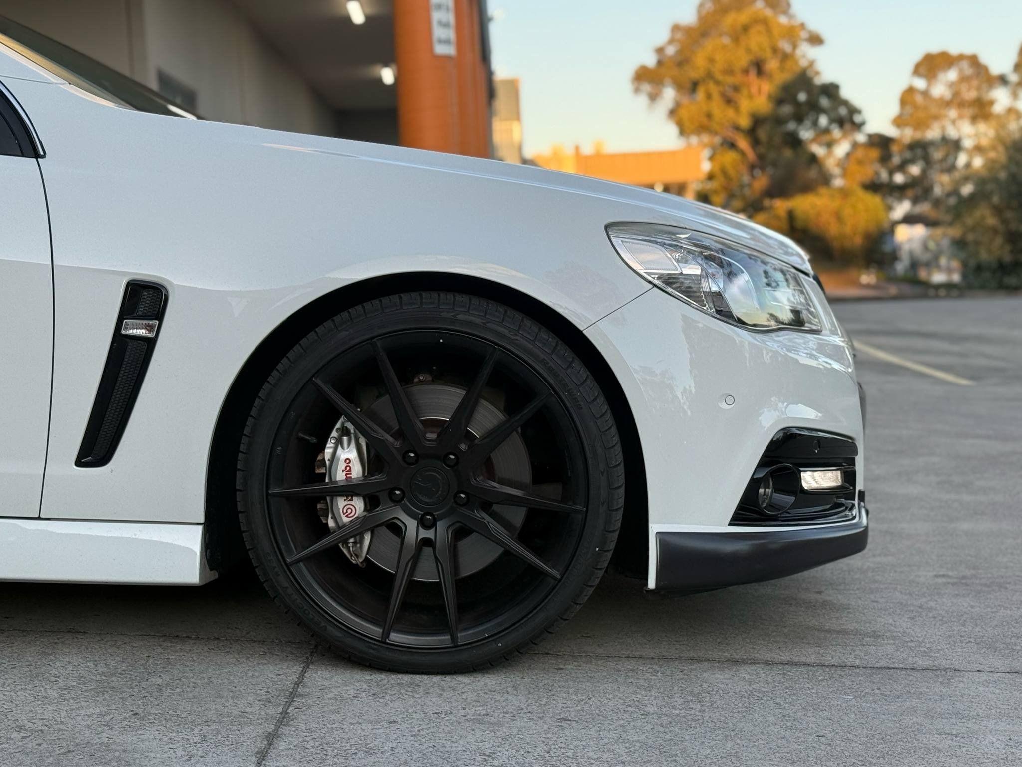 HOLDEN COMMODORE