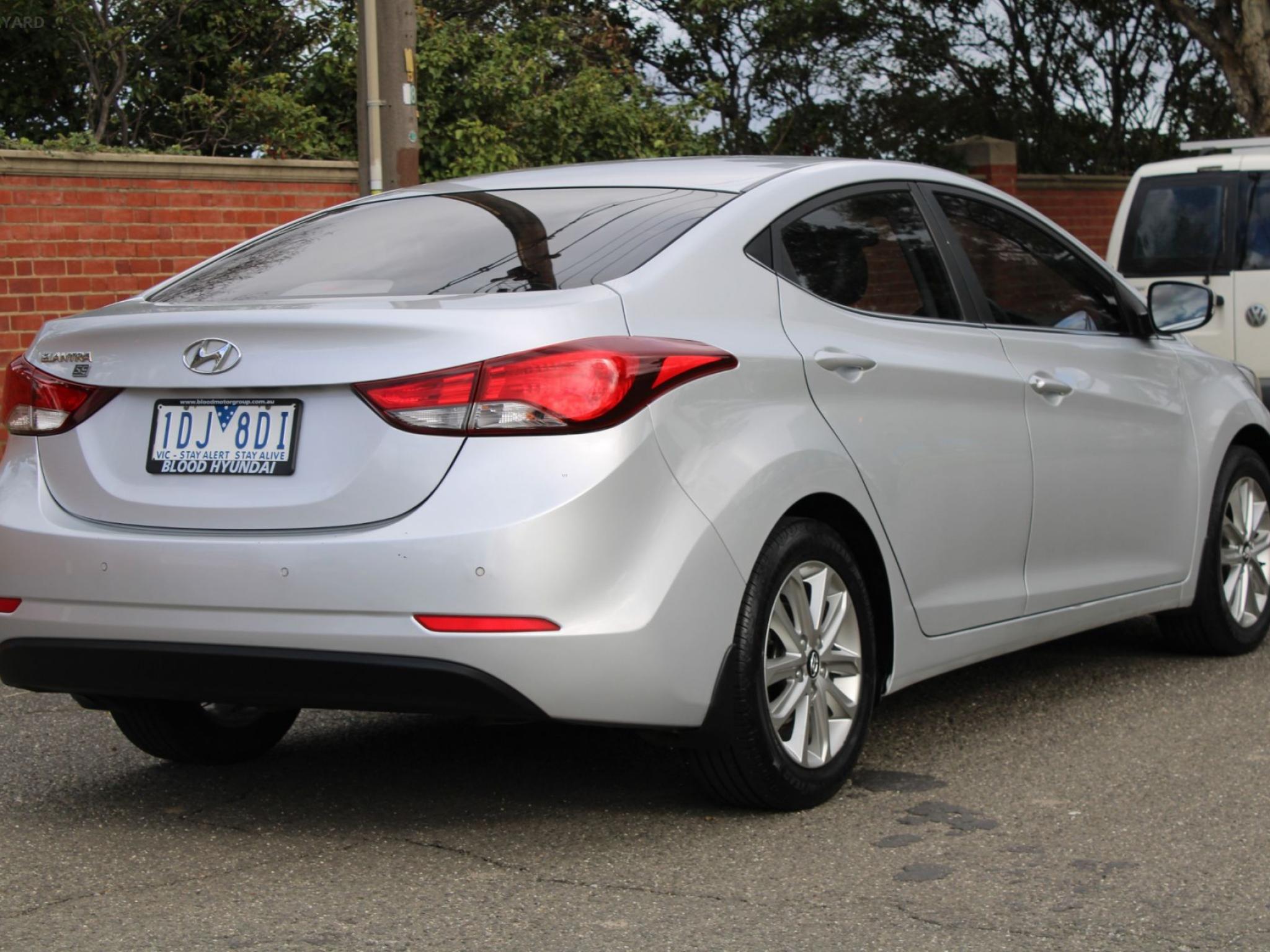 HYUNDAI ELANTRA