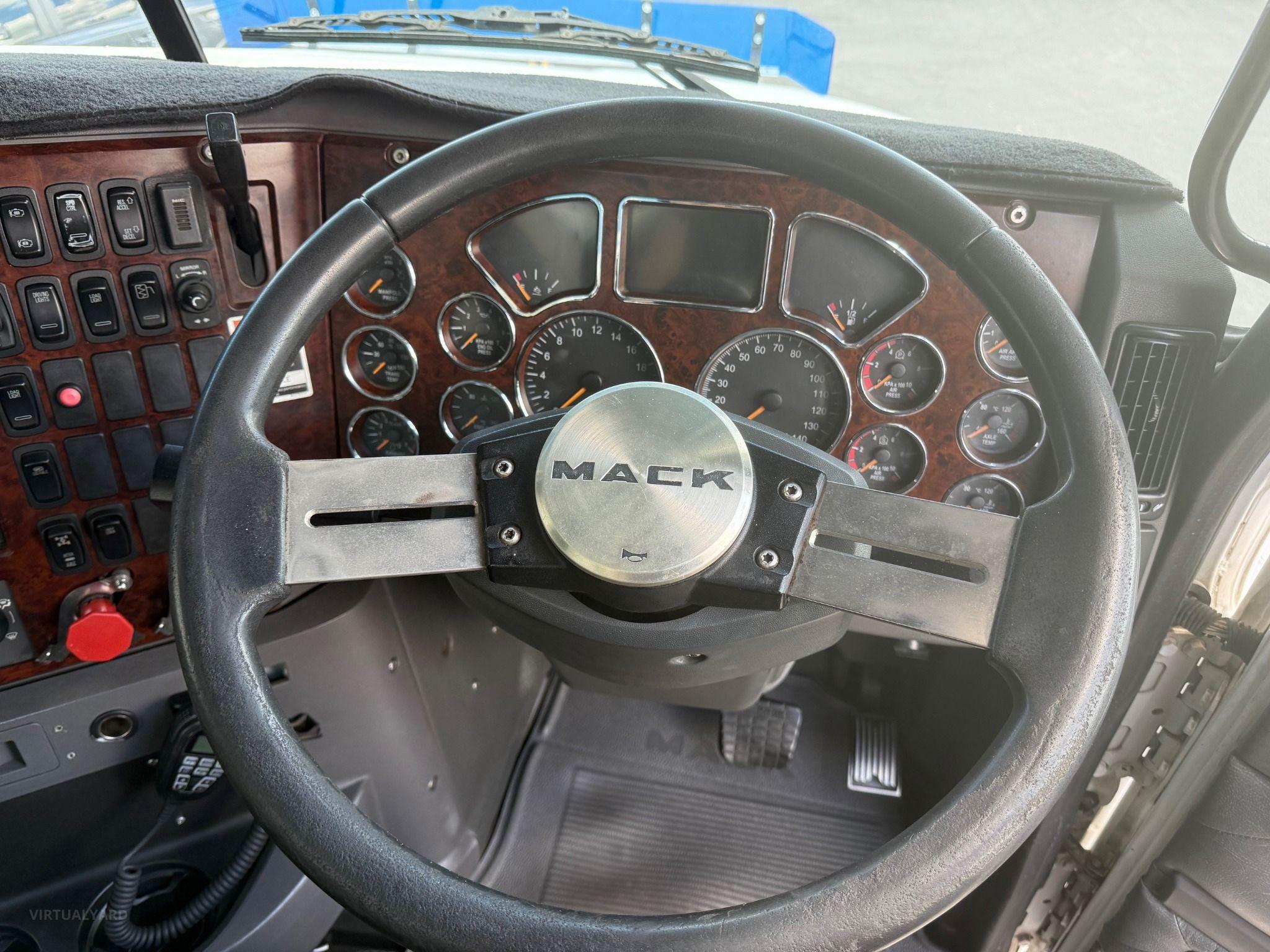 Mack CLXT SUPERLINER