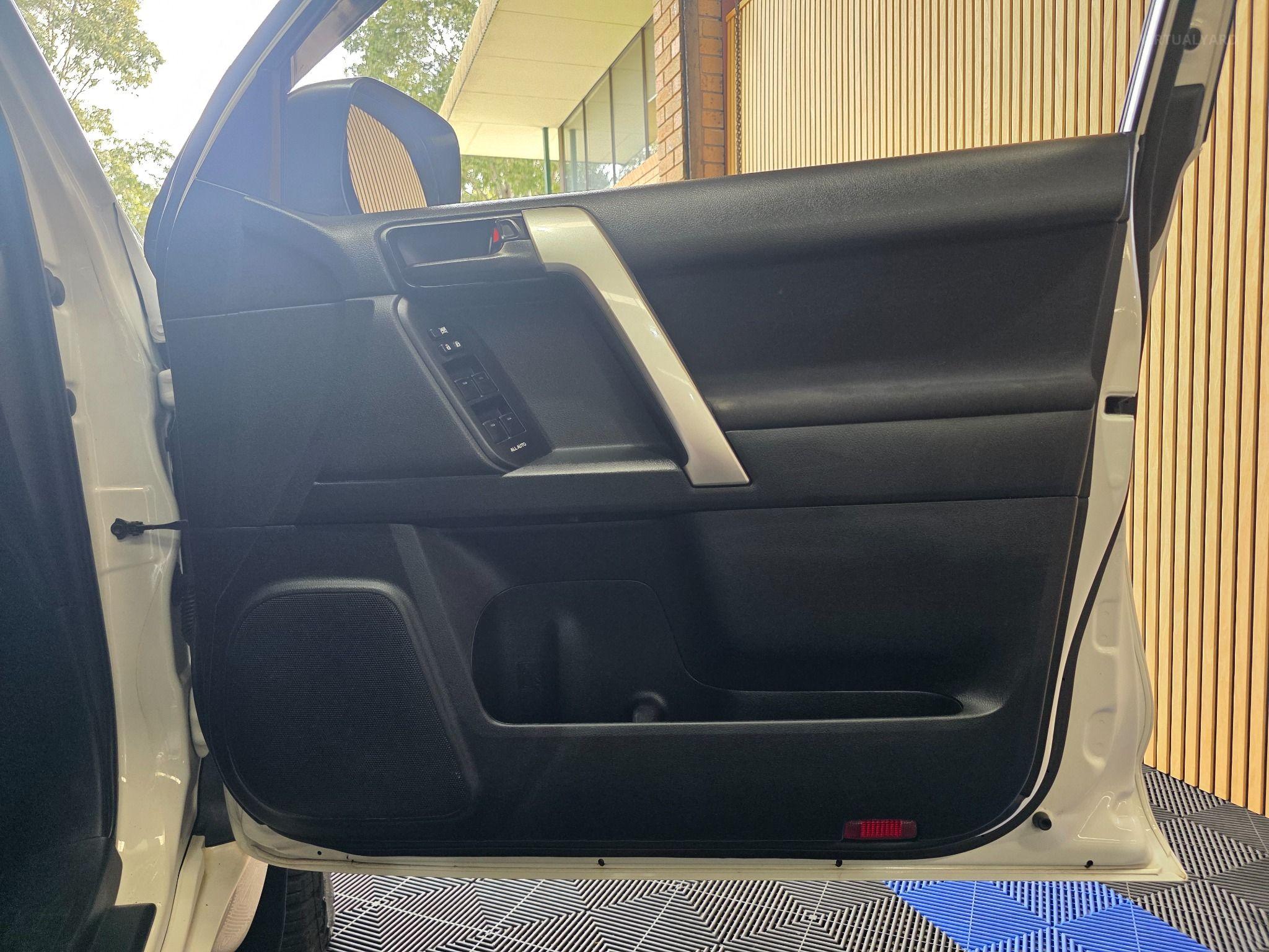 TOYOTA LANDCRUISER PRADO