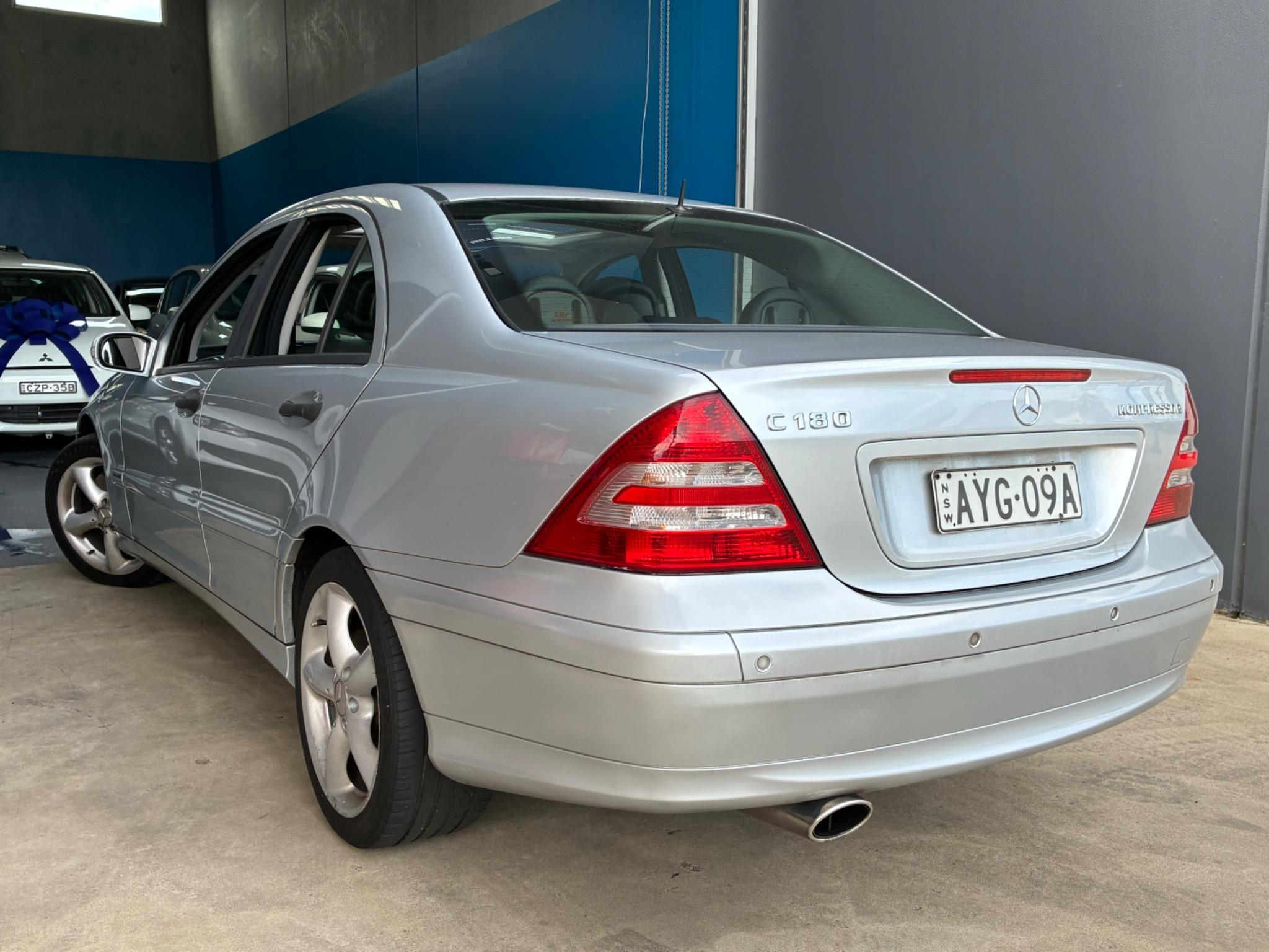 MERCEDES-BENZ C180