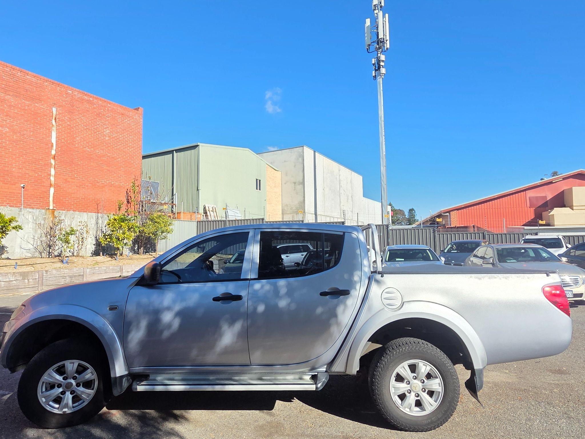 MITSUBISHI TRITON