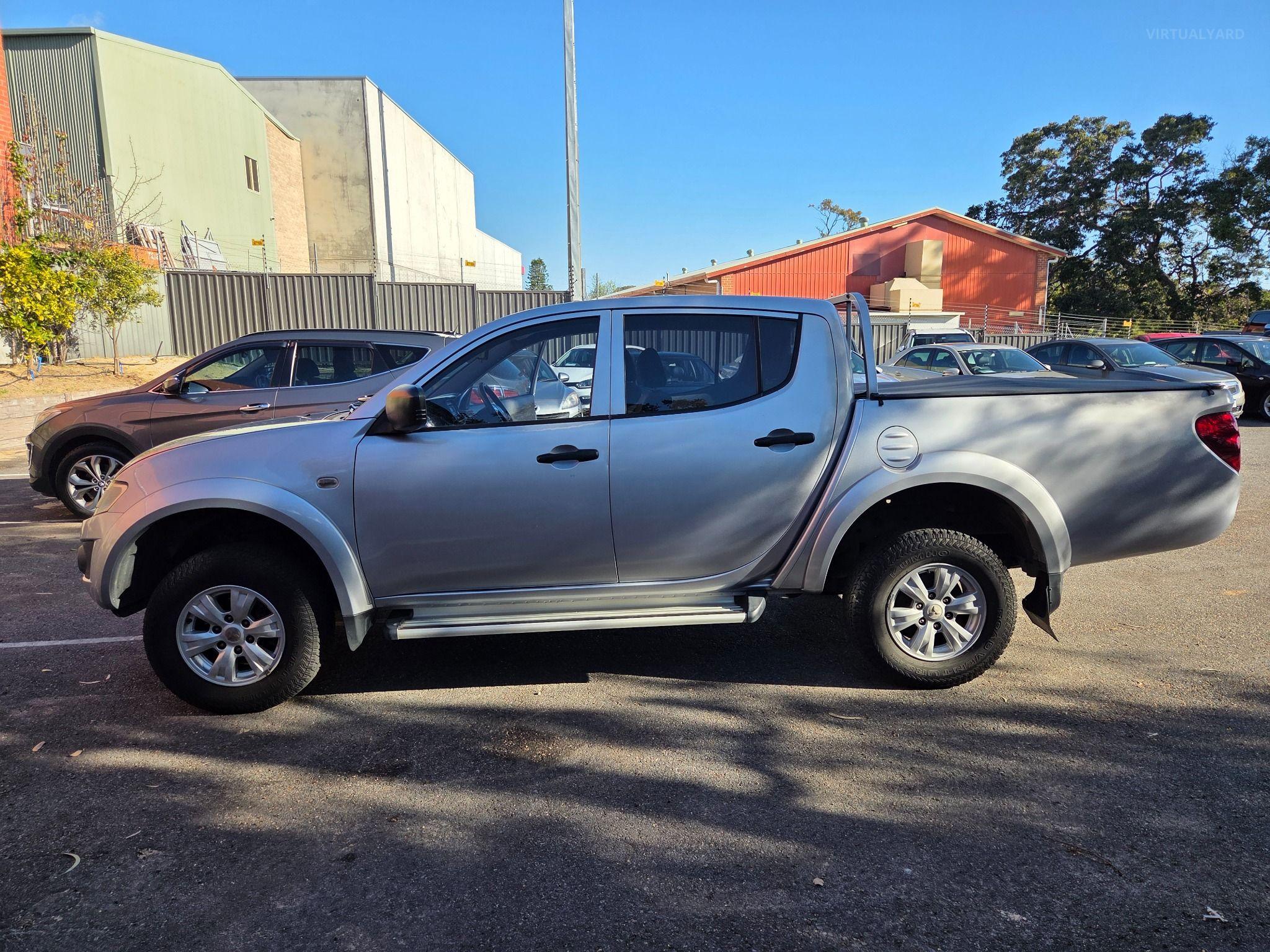 MITSUBISHI TRITON