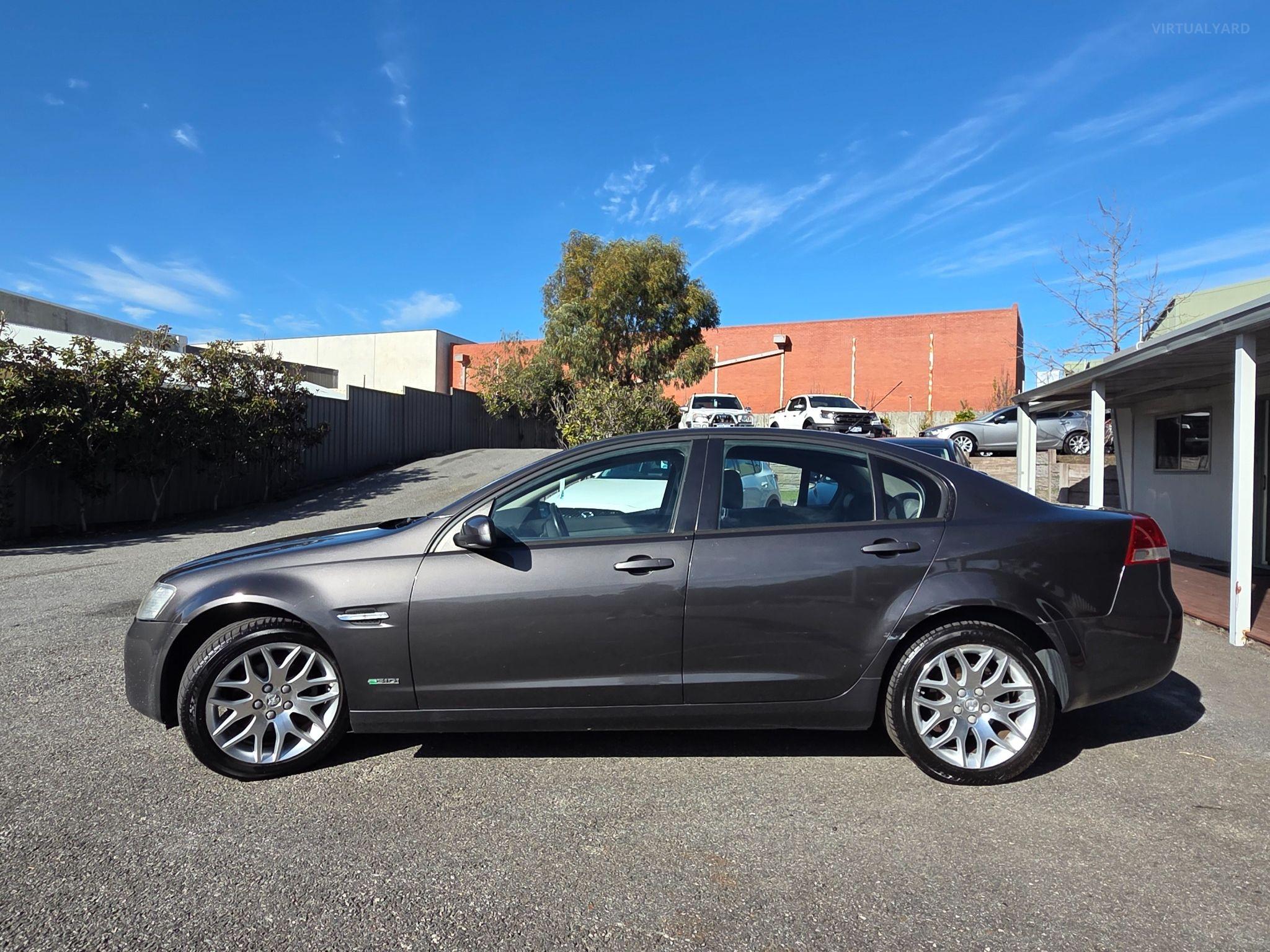 HOLDEN COMMODORE