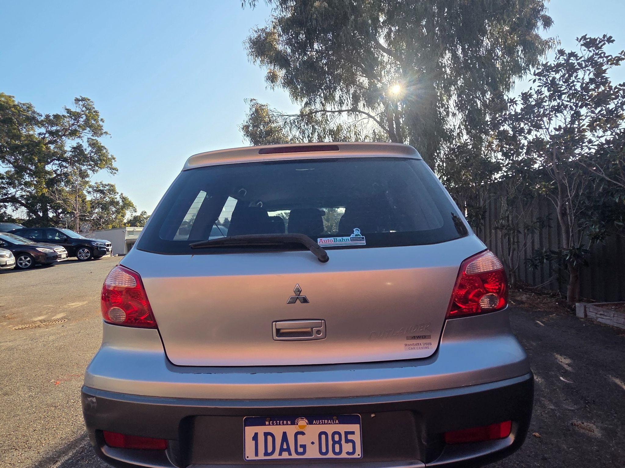 MITSUBISHI OUTLANDER