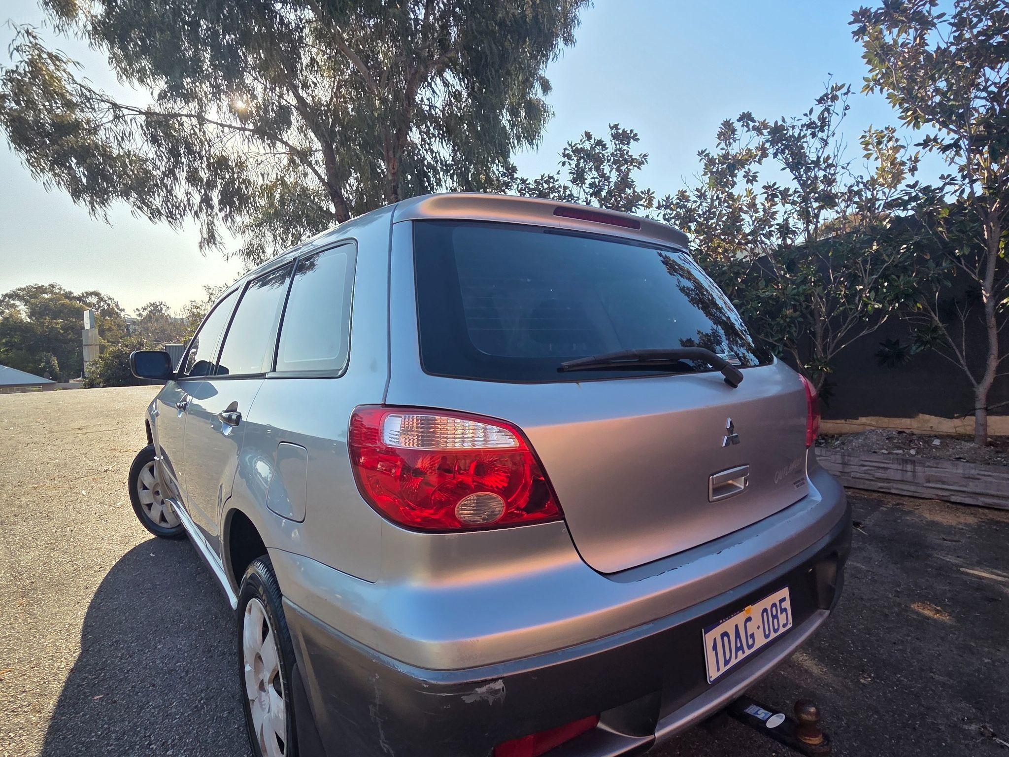 MITSUBISHI OUTLANDER