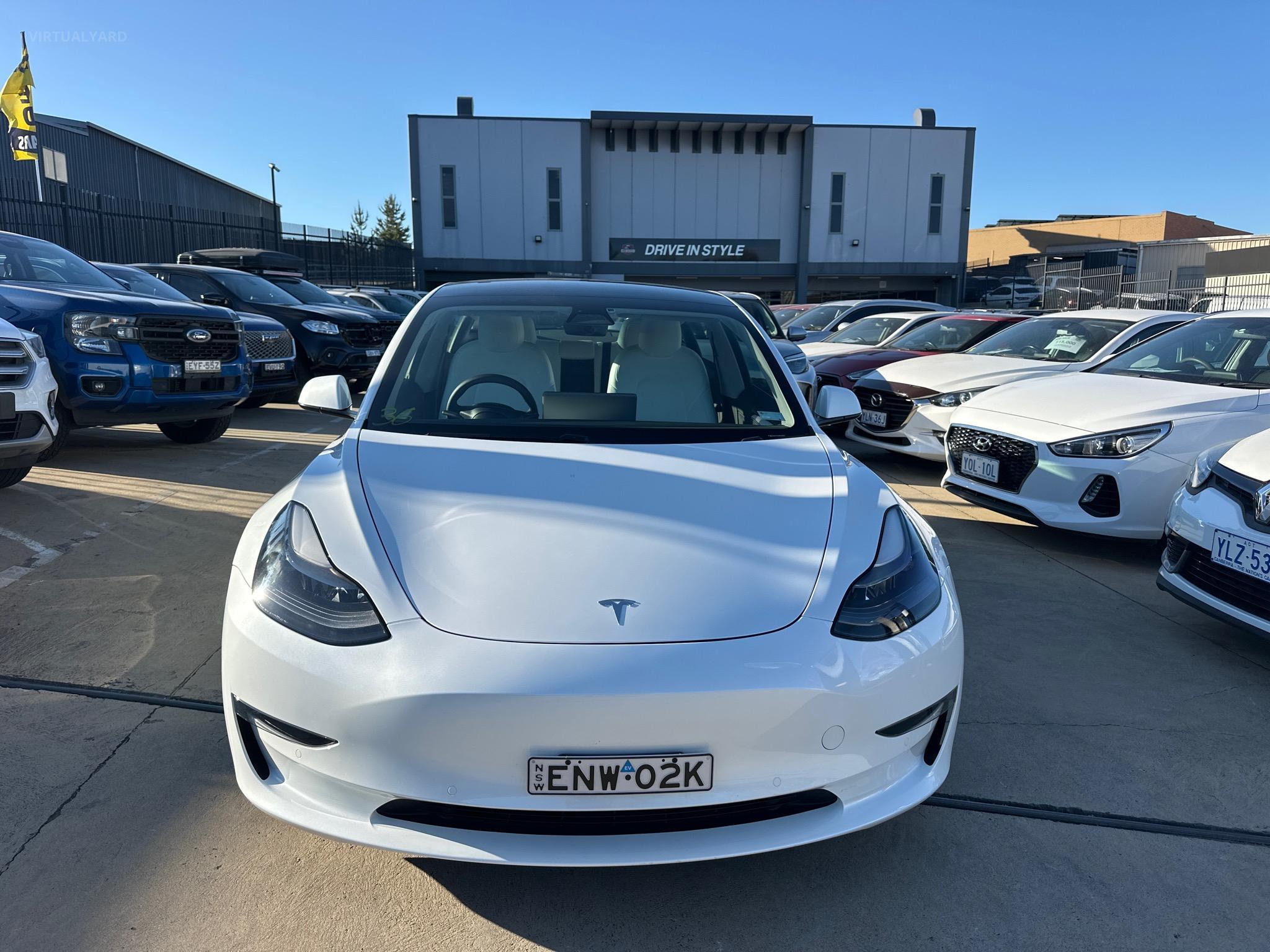 TESLA MODEL 3