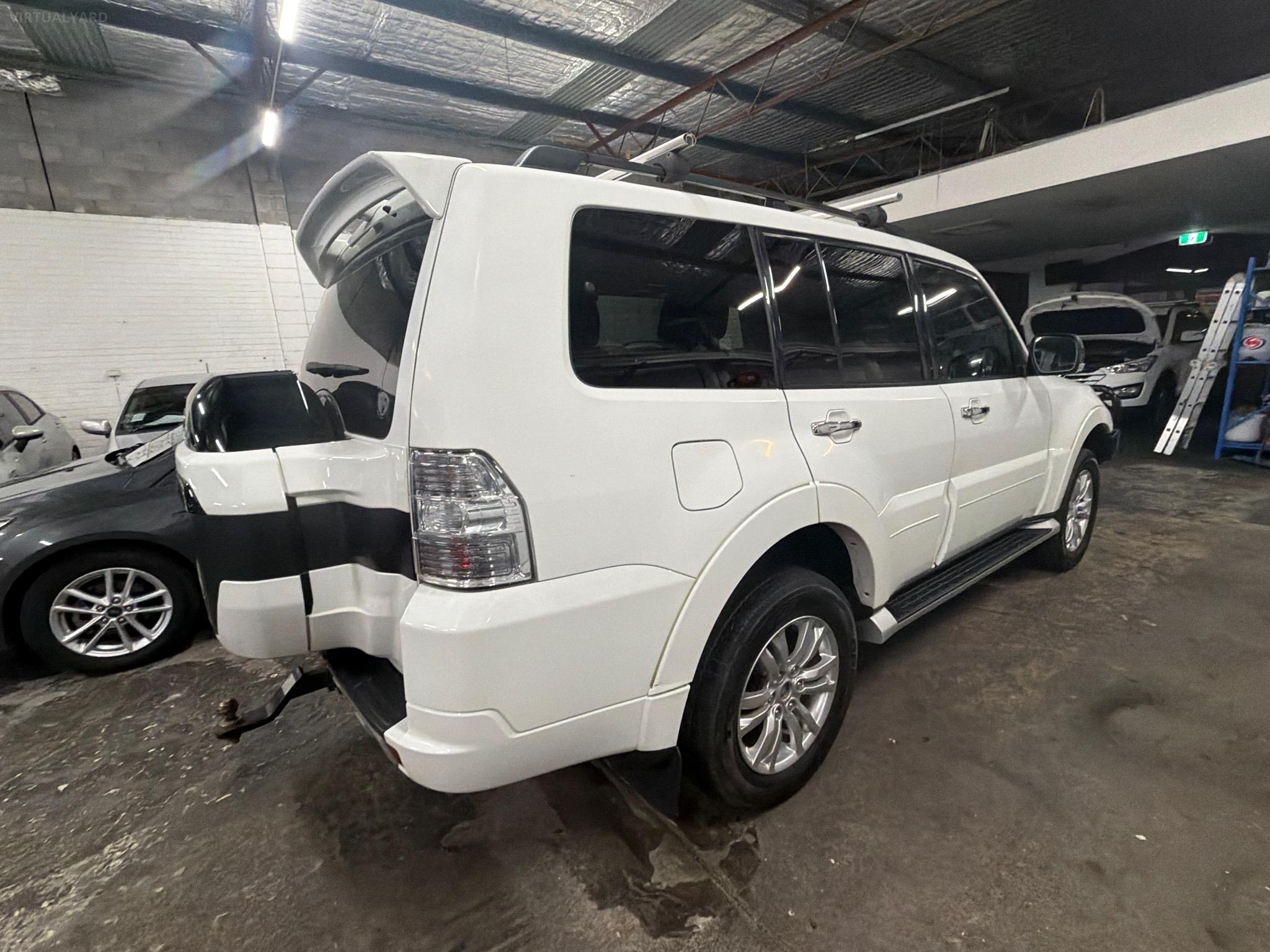MITSUBISHI PAJERO